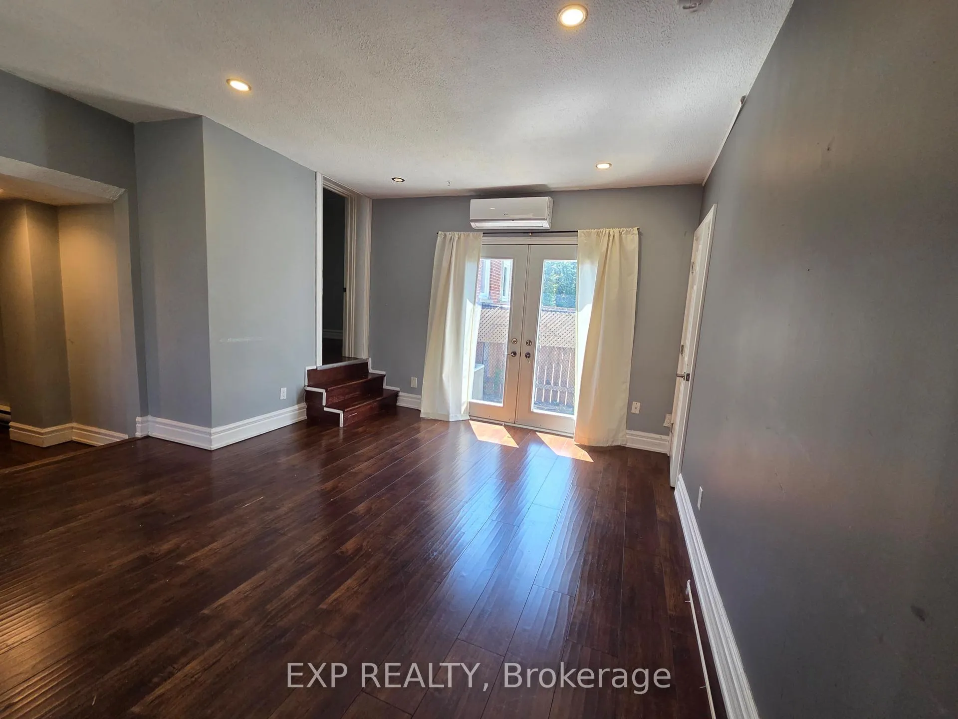 Photo 4 of Unit 2, 2021 Edinburgh Drive, Burlington, Brant — HOMEH
