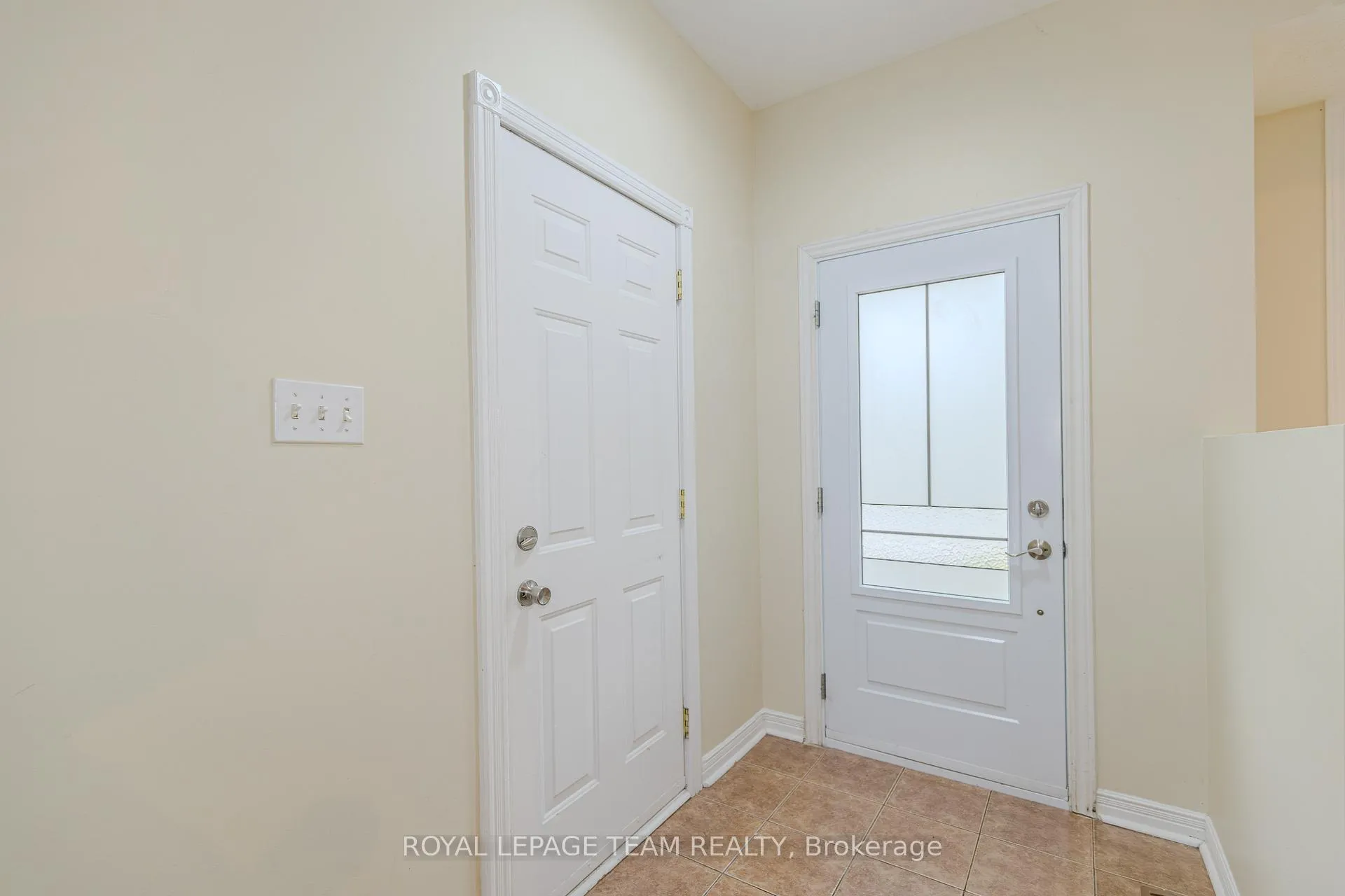 Photo 3 of 263 Cresthaven Drive, Ottawa, Barrhaven East — HOMEH