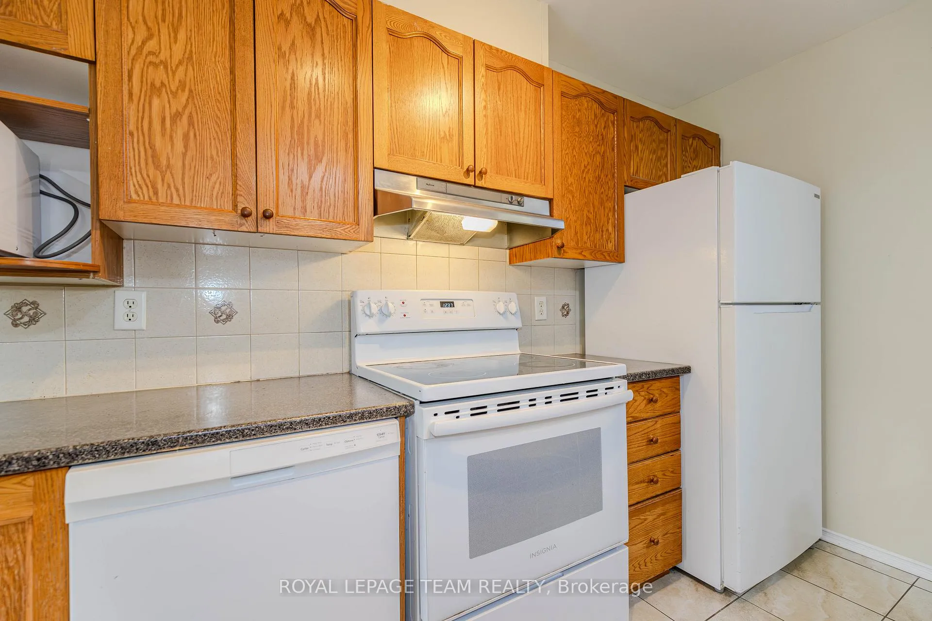 Photo 9 of 263 Cresthaven Drive, Ottawa, Barrhaven East — HOMEH