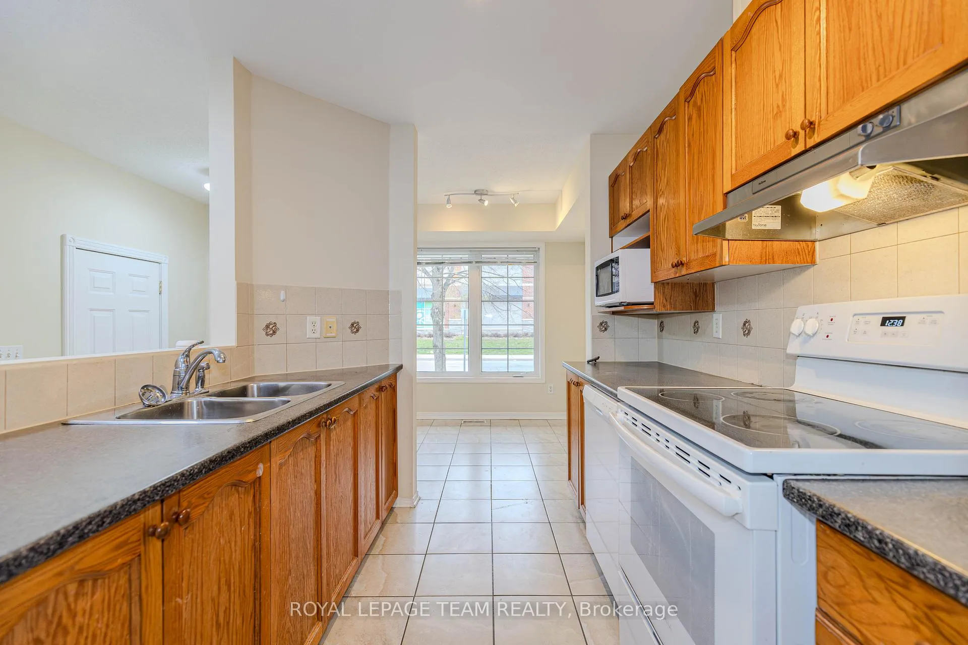 Photo 10 of 263 Cresthaven Drive, Ottawa, Barrhaven East — HOMEH