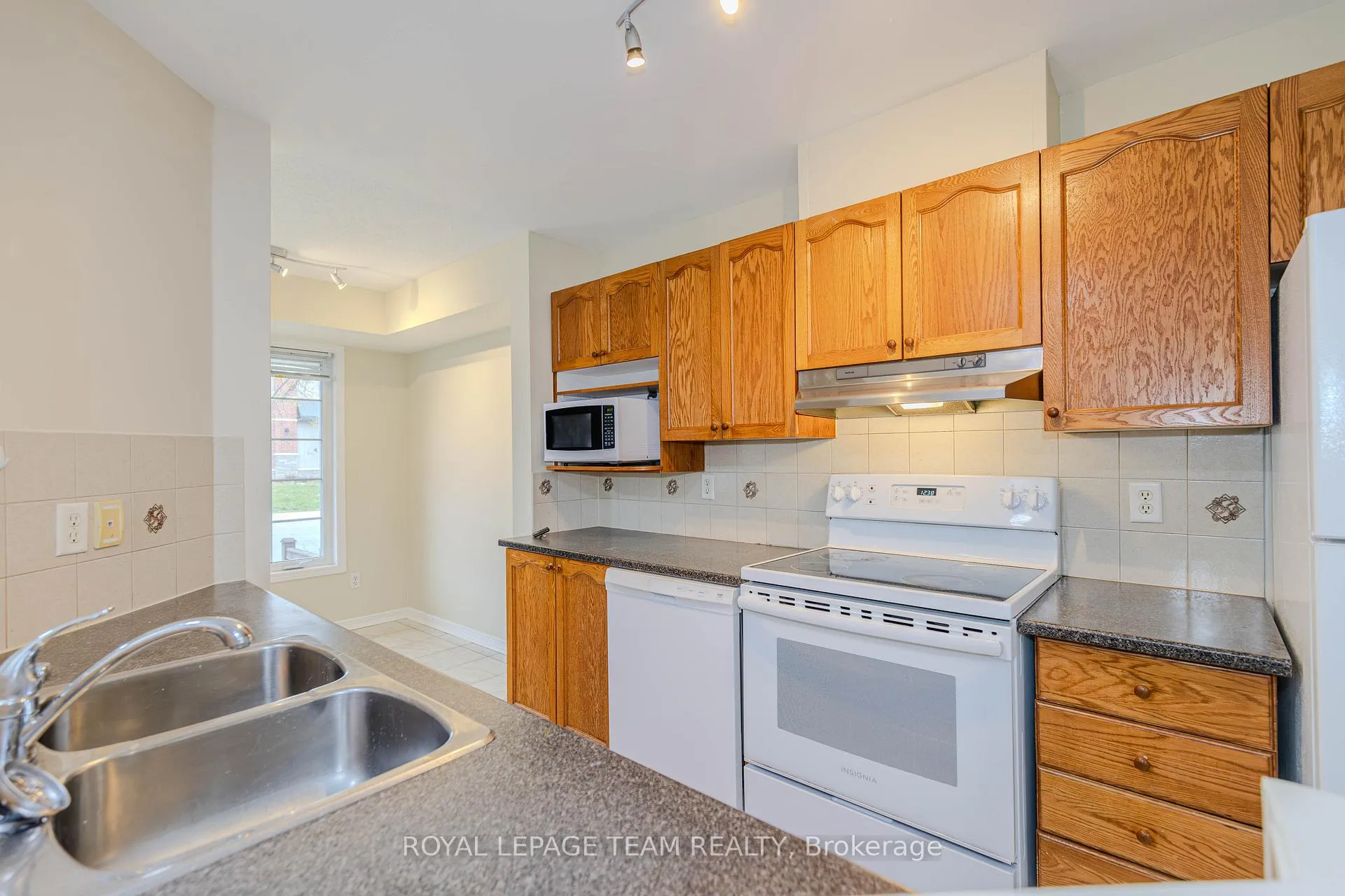 Photo 11 of 263 Cresthaven Drive, Ottawa, Barrhaven East — HOMEH