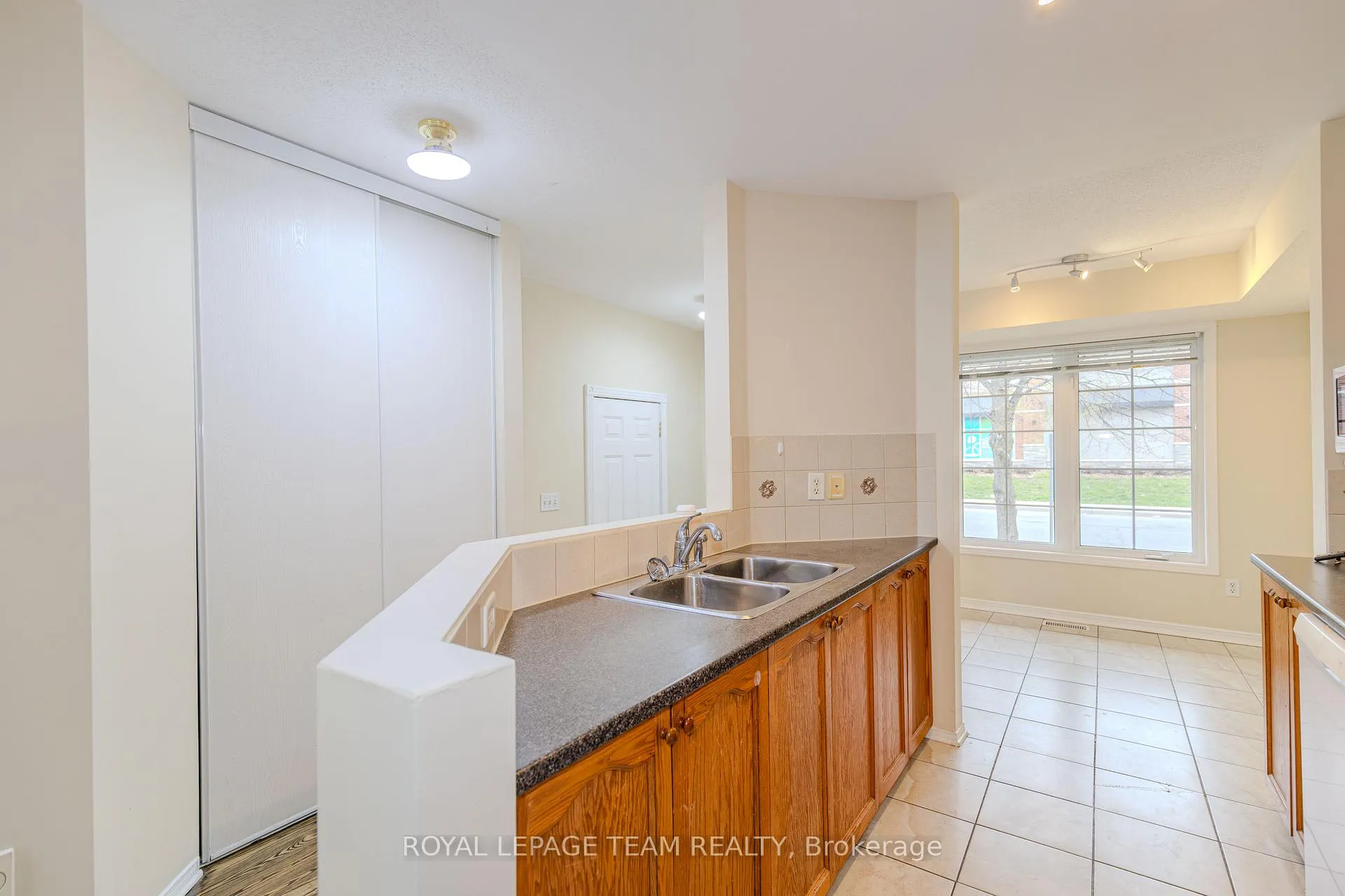 Photo 13 of 263 Cresthaven Drive, Ottawa, Barrhaven East — HOMEH