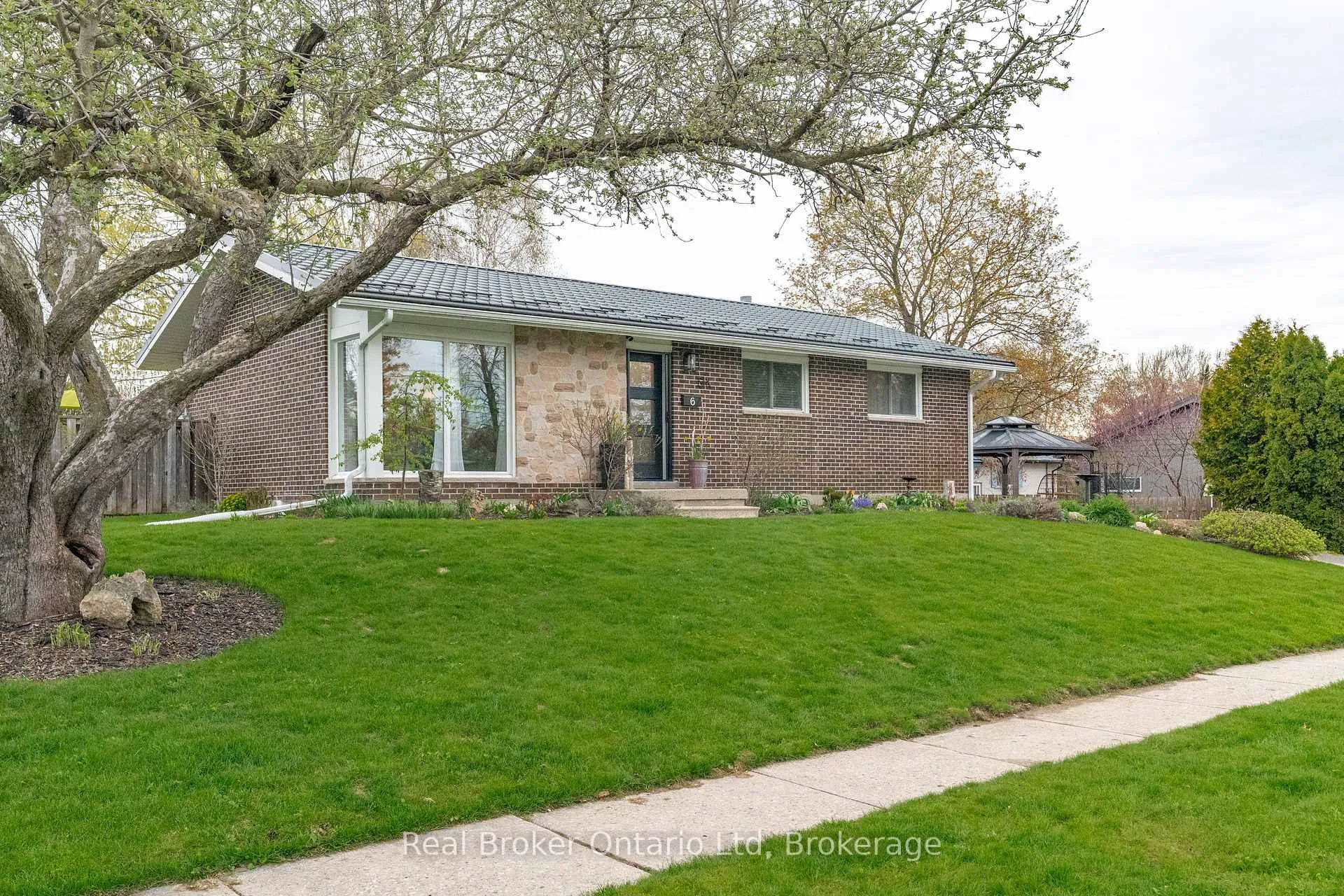 Photo 3 of 6 Eleanor Court, Guelph, Grange Road — HOMEH