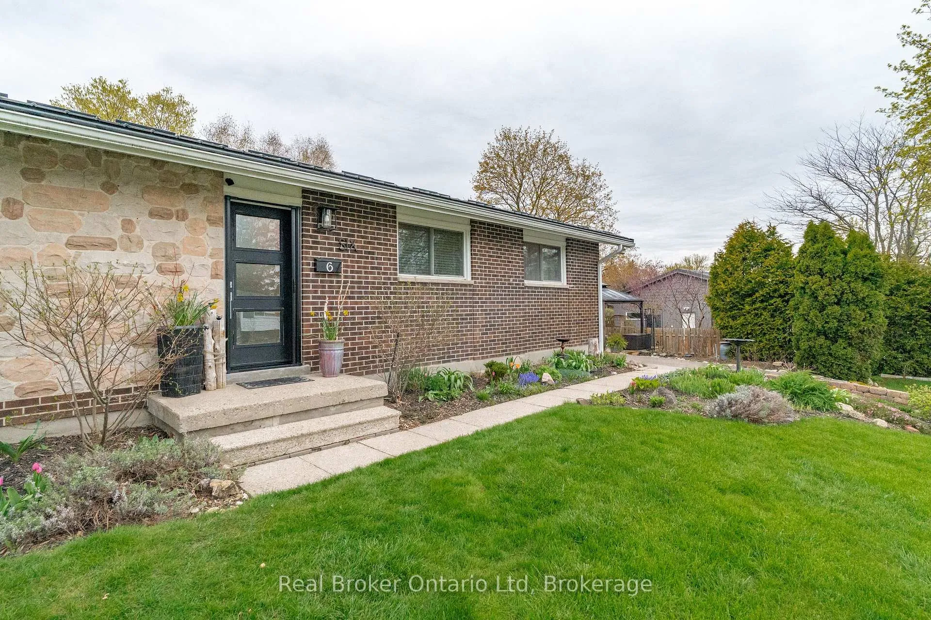 Photo 4 of 6 Eleanor Court, Guelph, Grange Road — HOMEH