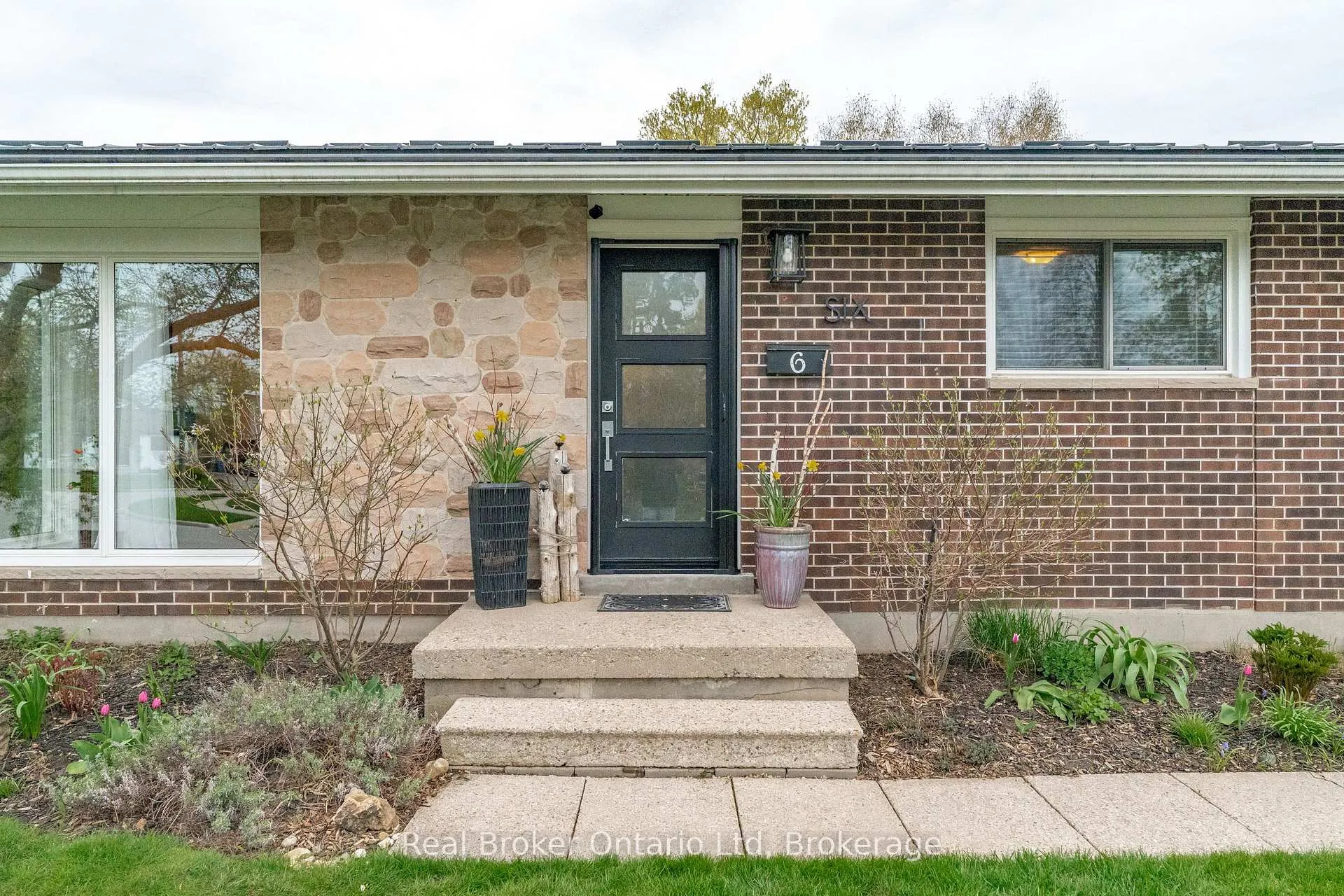 Photo 5 of 6 Eleanor Court, Guelph, Grange Road — HOMEH