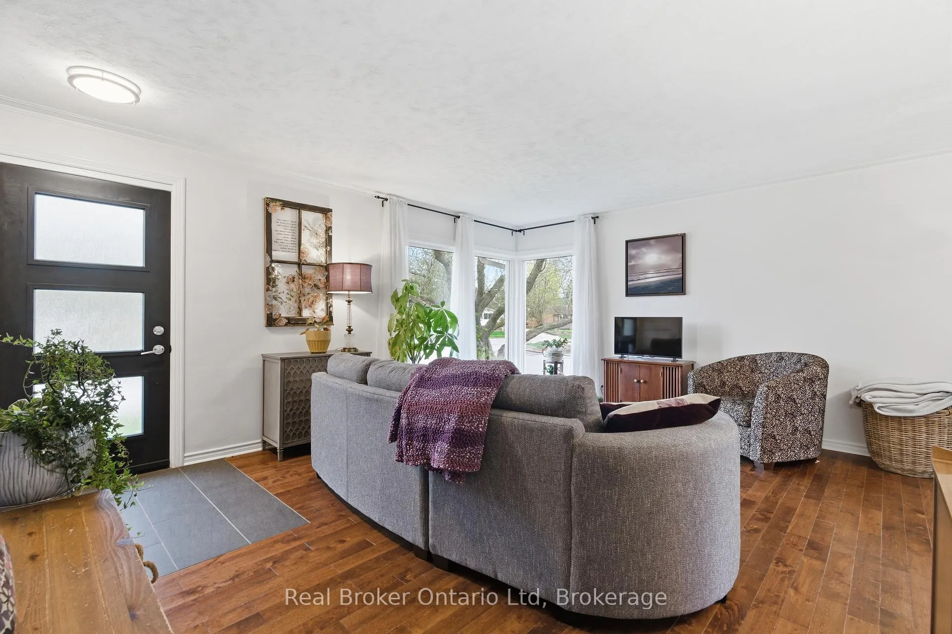 Photo 6 of 6 Eleanor Court, Guelph, Grange Road — HOMEH