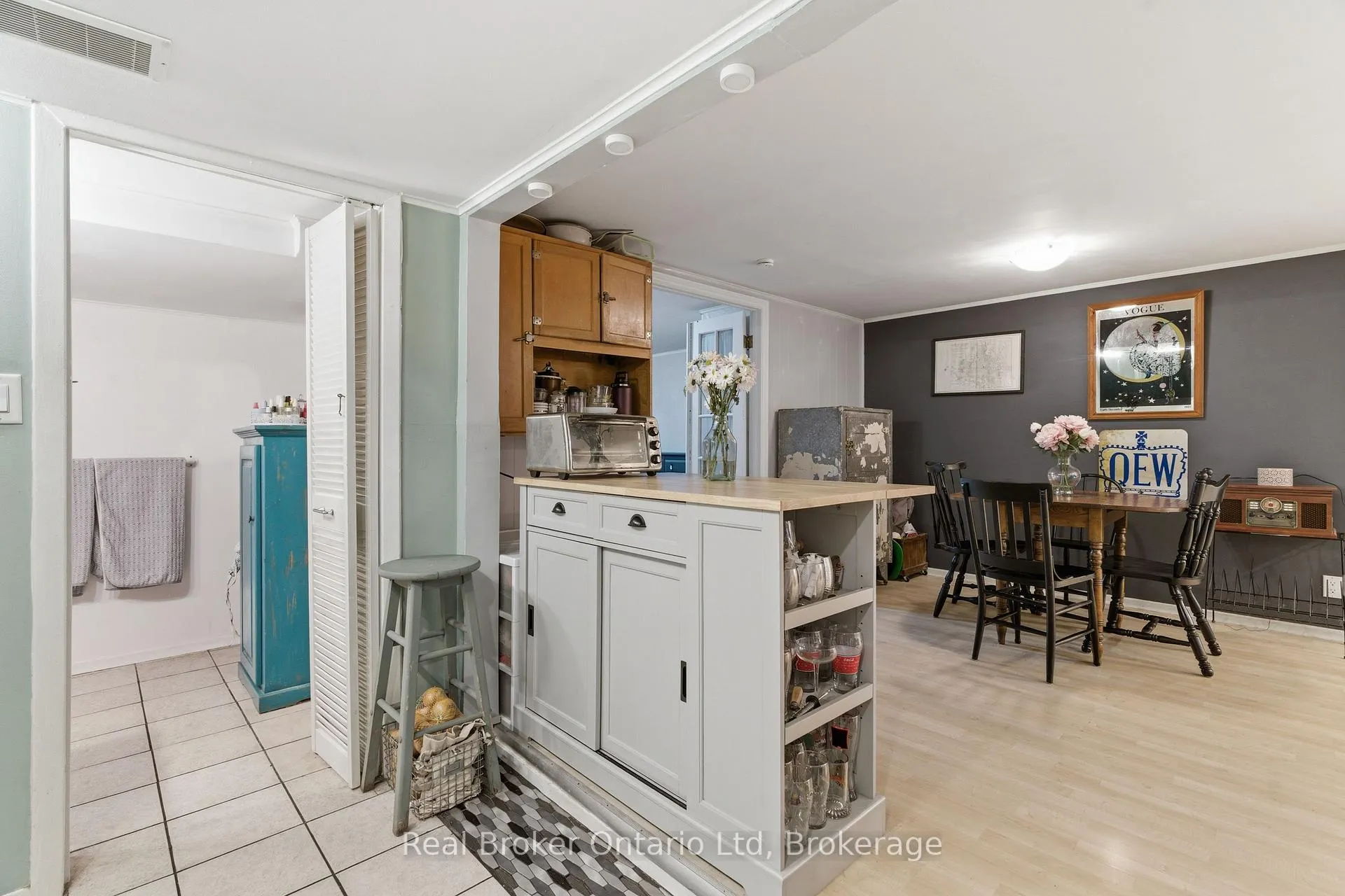 Photo 24 of 6 Eleanor Court, Guelph, Grange Road — HOMEH