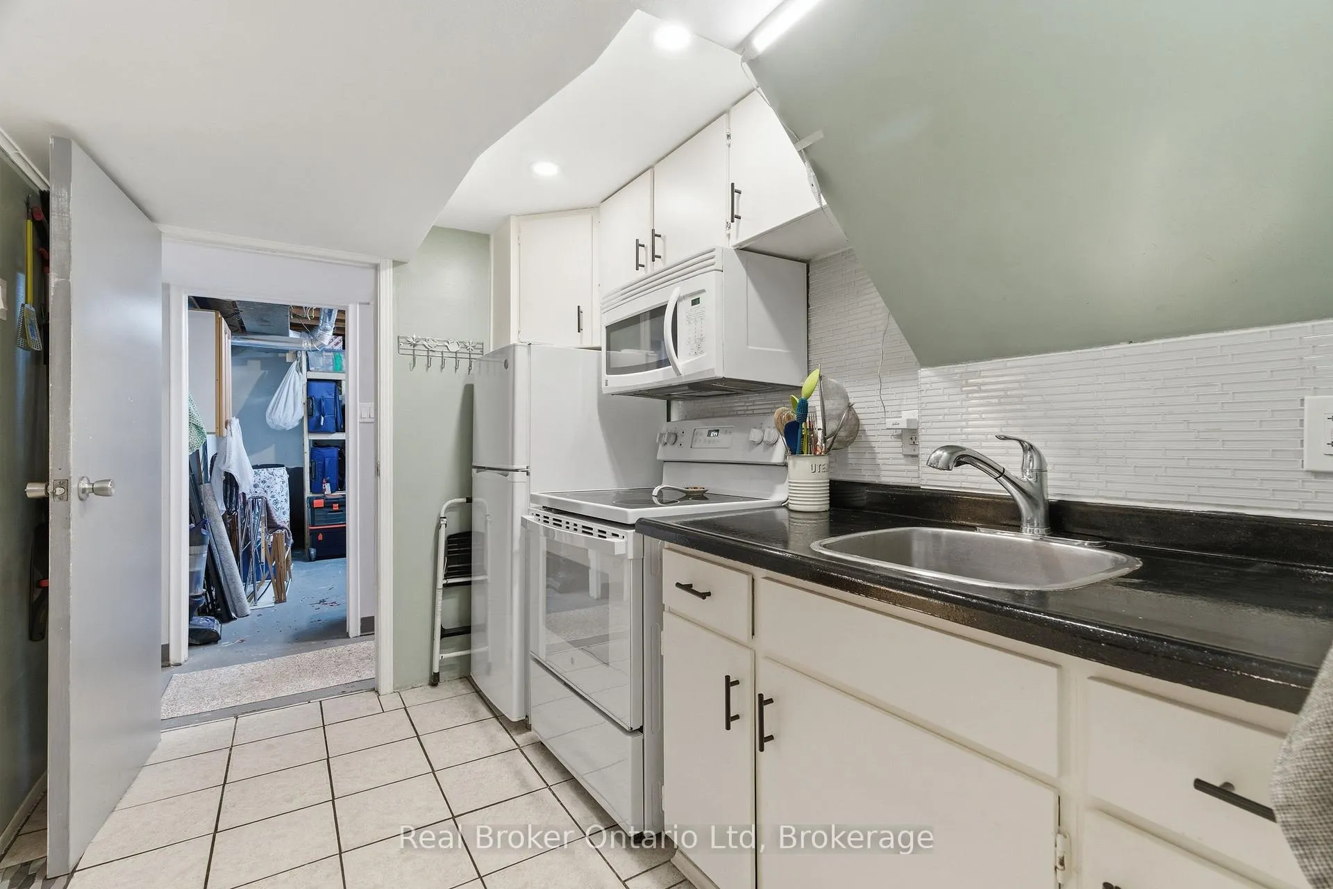 Photo 25 of 6 Eleanor Court, Guelph, Grange Road — HOMEH