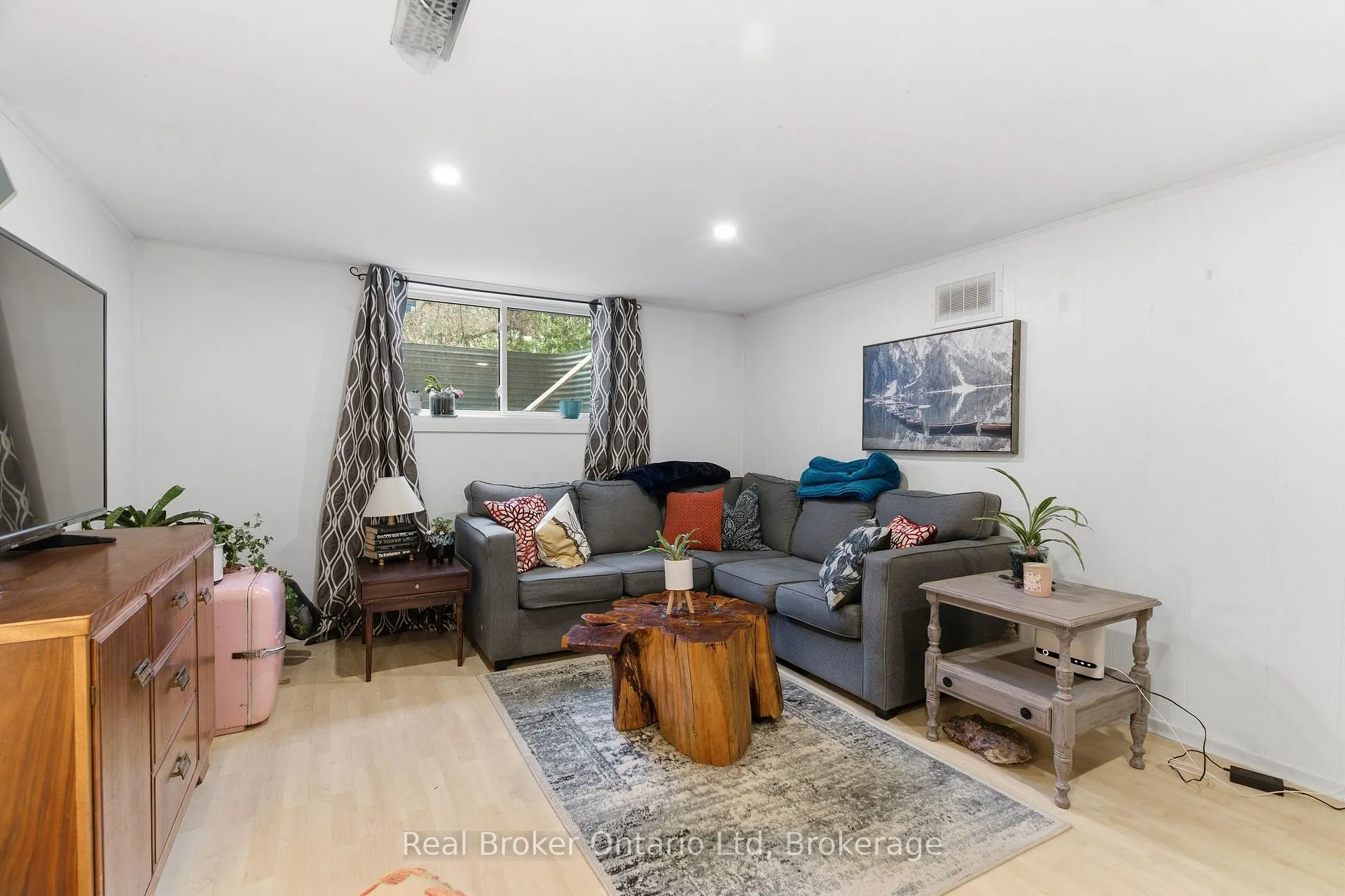 Photo 29 of 6 Eleanor Court, Guelph, Grange Road — HOMEH