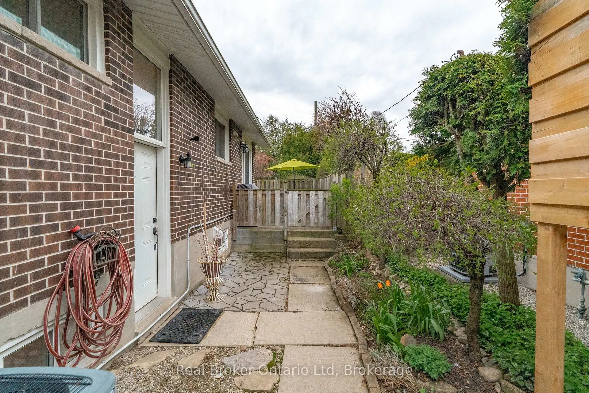 Photo 41 of 6 Eleanor Court, Guelph, Grange Road — HOMEH