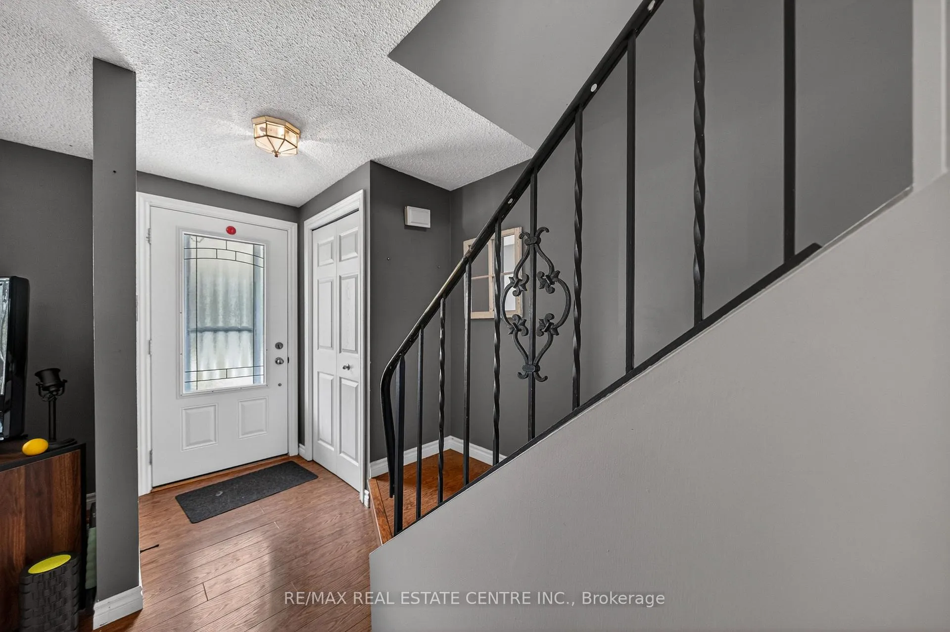 Photo 3 of 195 Old Carriage Drive, Kitchener — HOMEH