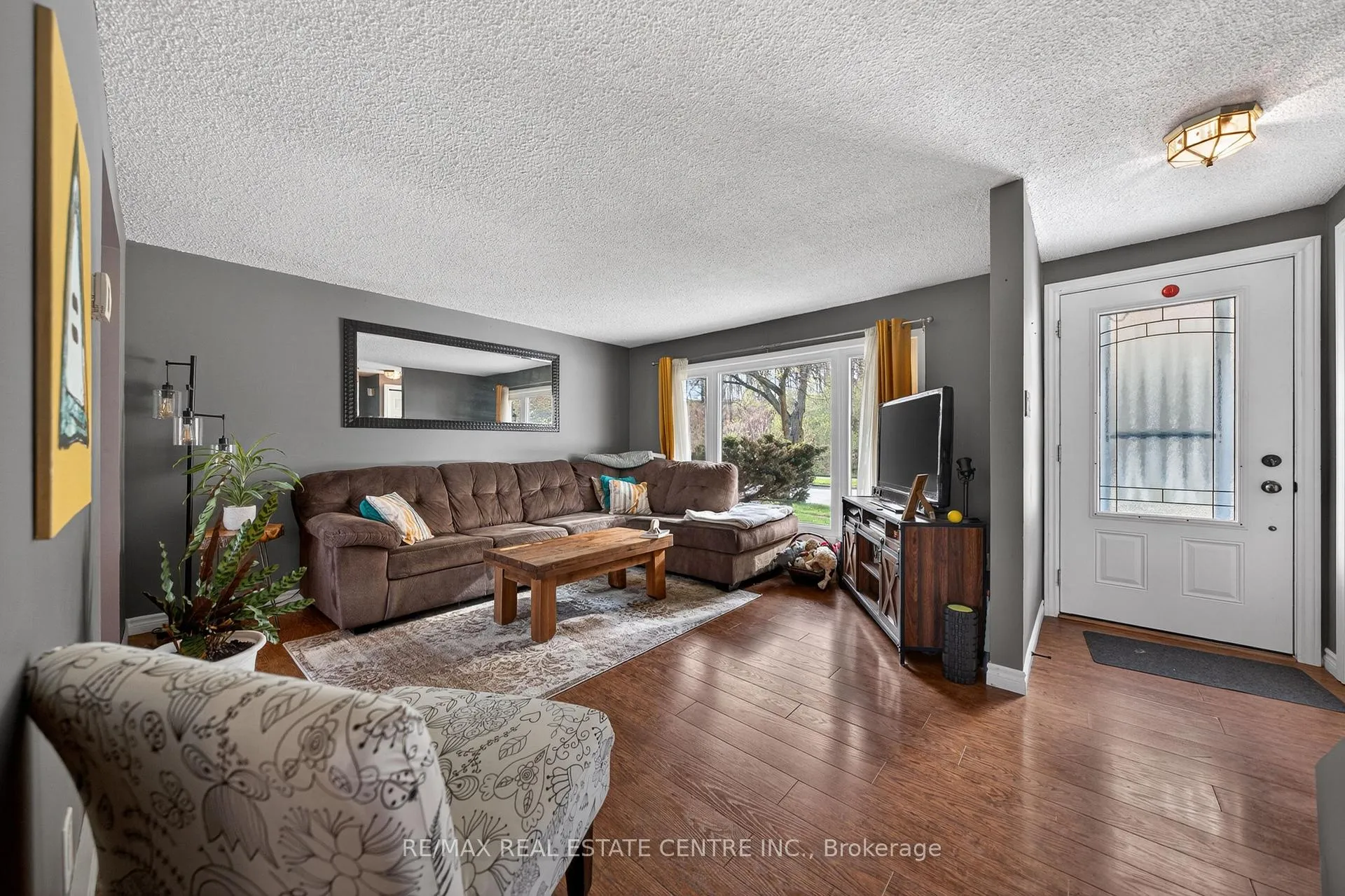 Photo 4 of 195 Old Carriage Drive, Kitchener — HOMEH