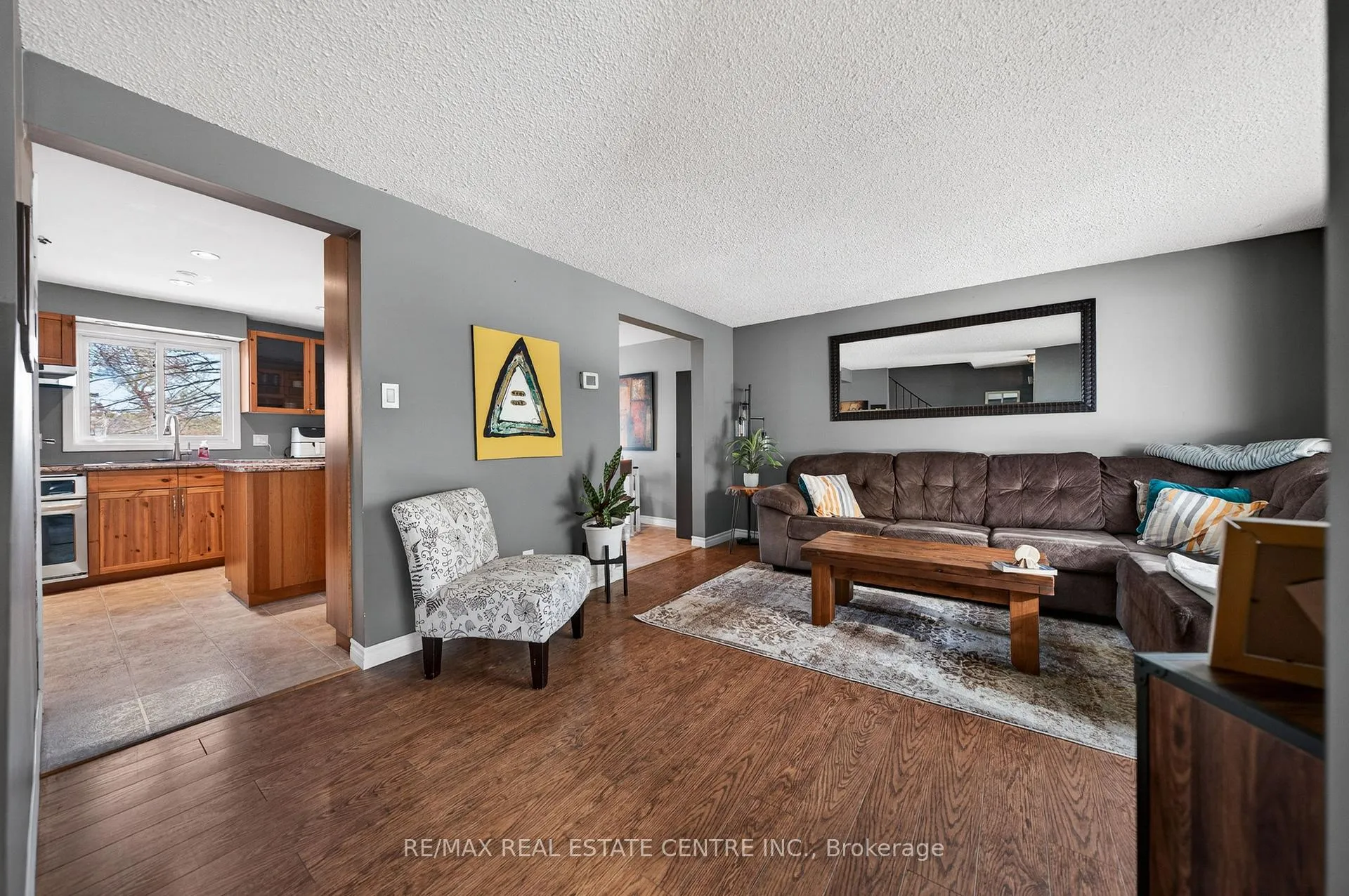Photo 5 of 195 Old Carriage Drive, Kitchener — HOMEH
