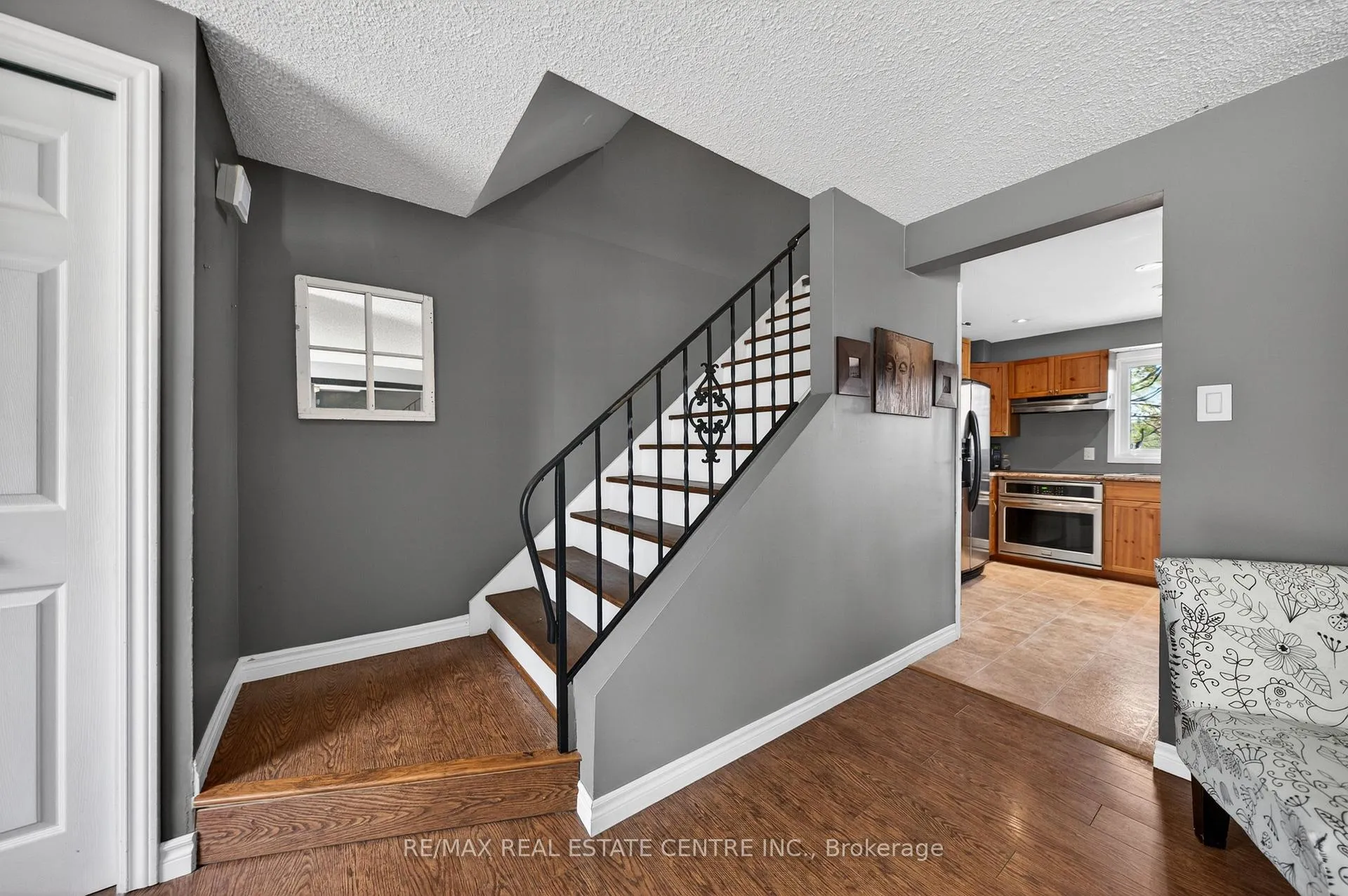 Photo 14 of 195 Old Carriage Drive, Kitchener — HOMEH
