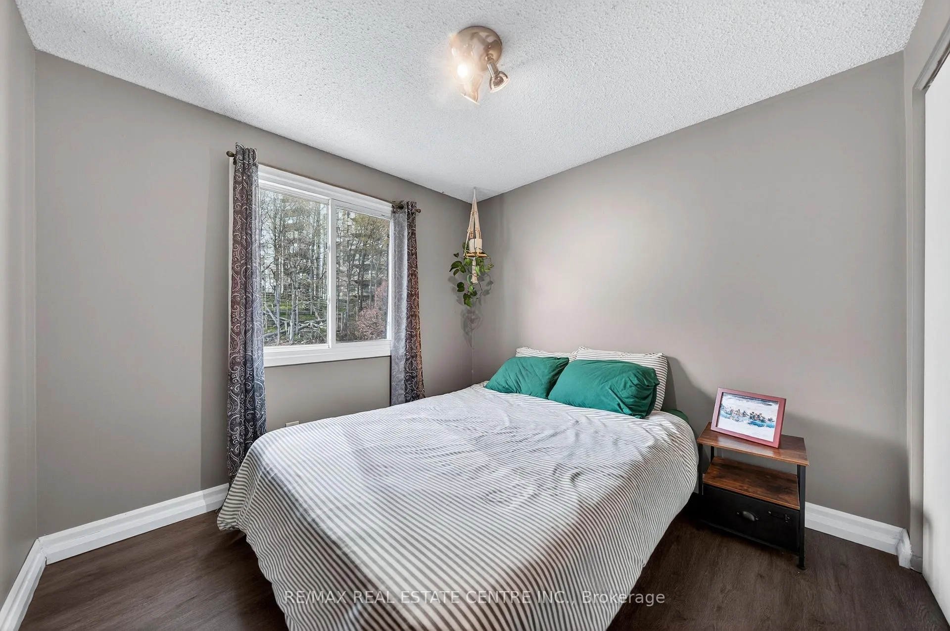 Photo 19 of 195 Old Carriage Drive, Kitchener — HOMEH