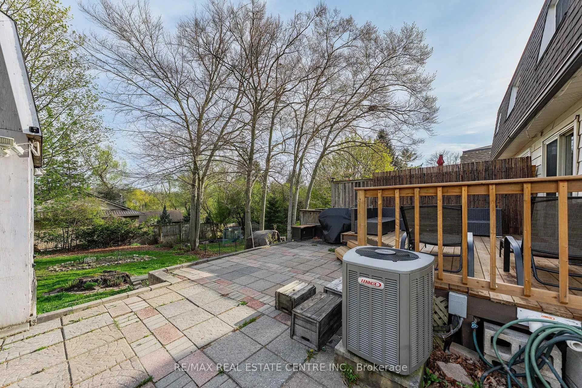 Photo 31 of 195 Old Carriage Drive, Kitchener — HOMEH