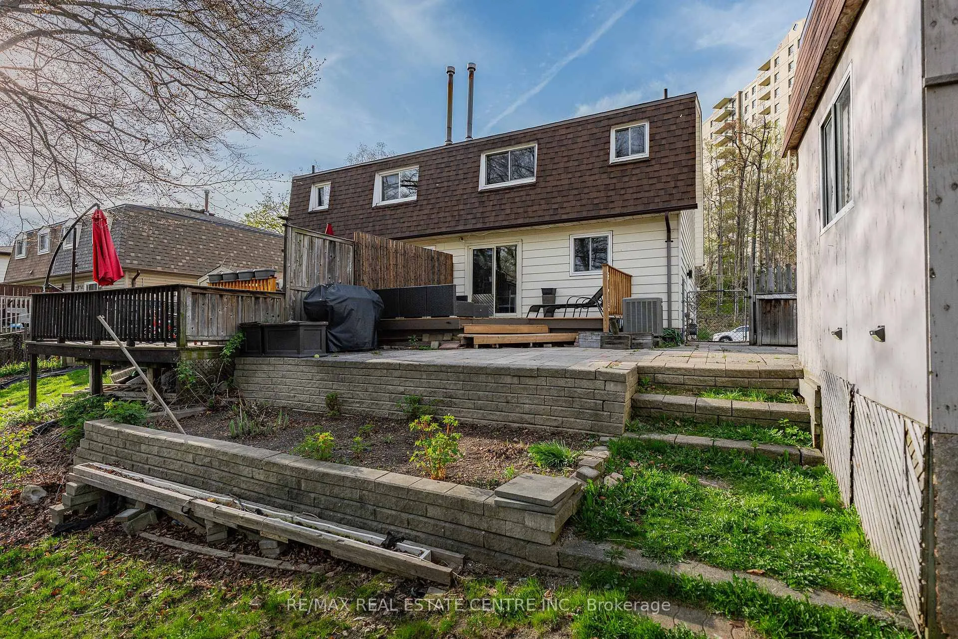 Photo 32 of 195 Old Carriage Drive, Kitchener — HOMEH