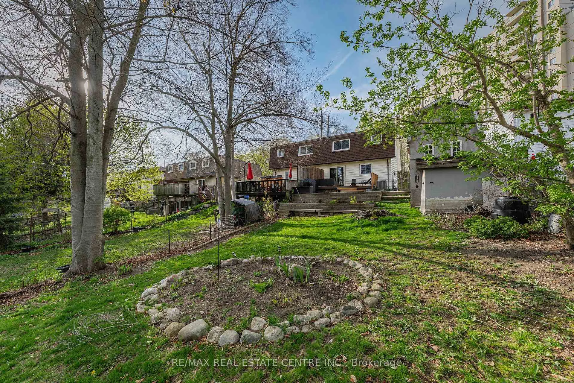 Photo 37 of 195 Old Carriage Drive, Kitchener — HOMEH