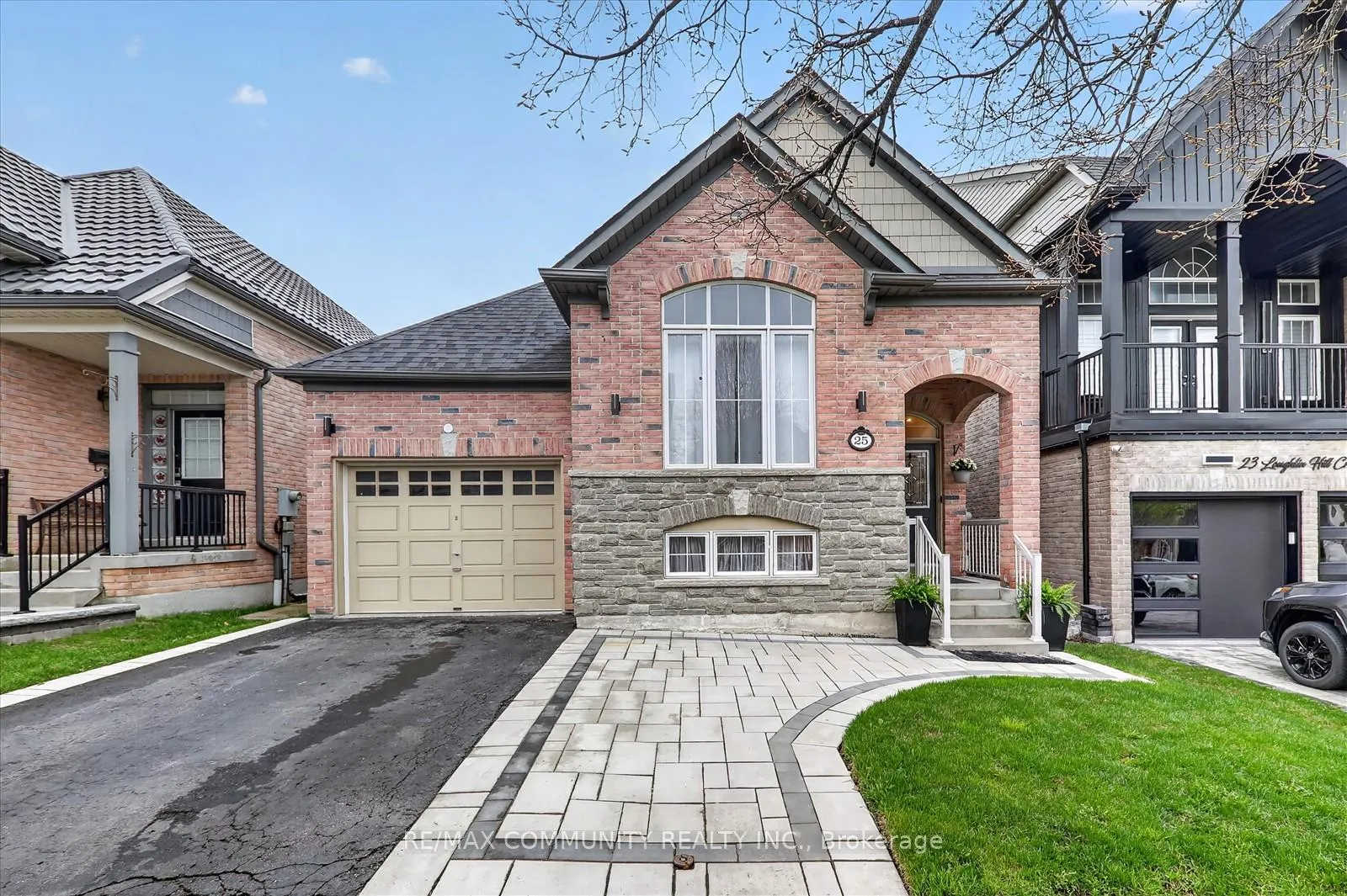 Photo 1 of 25 Loughlin Hill Crescent E, Ajax, Central East — HOMEH