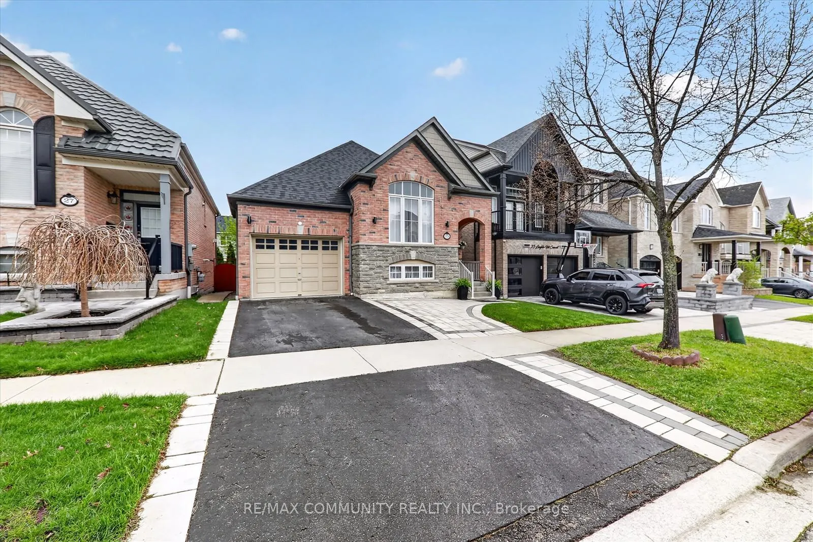 Photo 2 of 25 Loughlin Hill Crescent E, Ajax, Central East — HOMEH