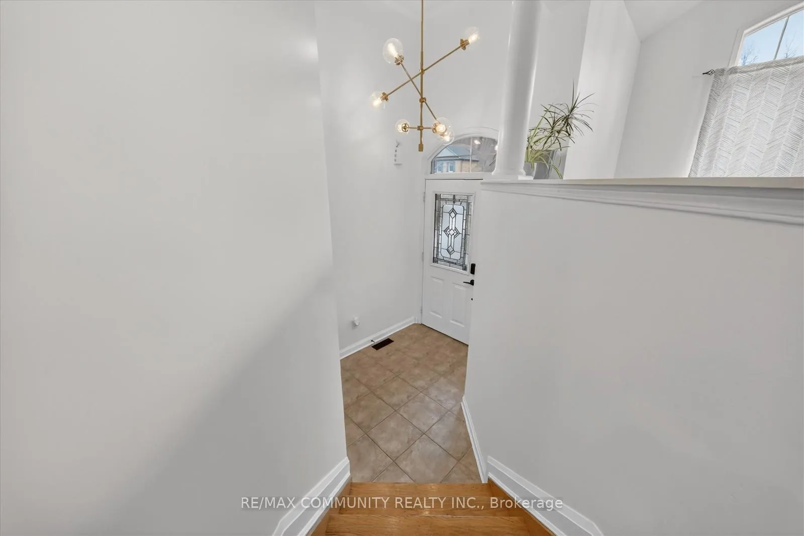 Photo 7 of 25 Loughlin Hill Crescent E, Ajax, Central East — HOMEH