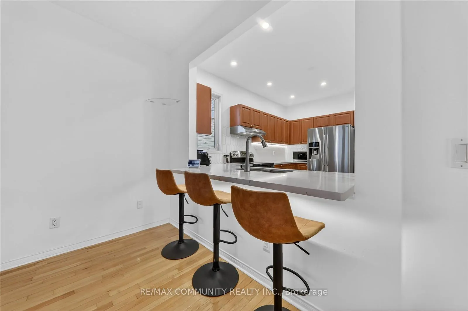 Photo 15 of 25 Loughlin Hill Crescent E, Ajax, Central East — HOMEH