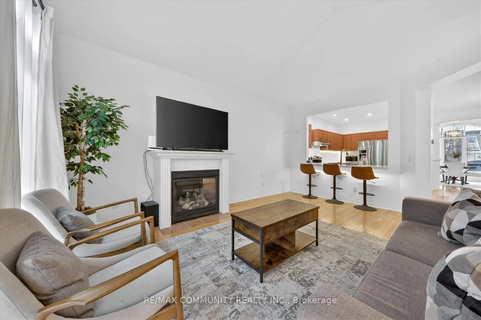 Photo 16 of 25 Loughlin Hill Crescent E, Ajax, Central East — HOMEH