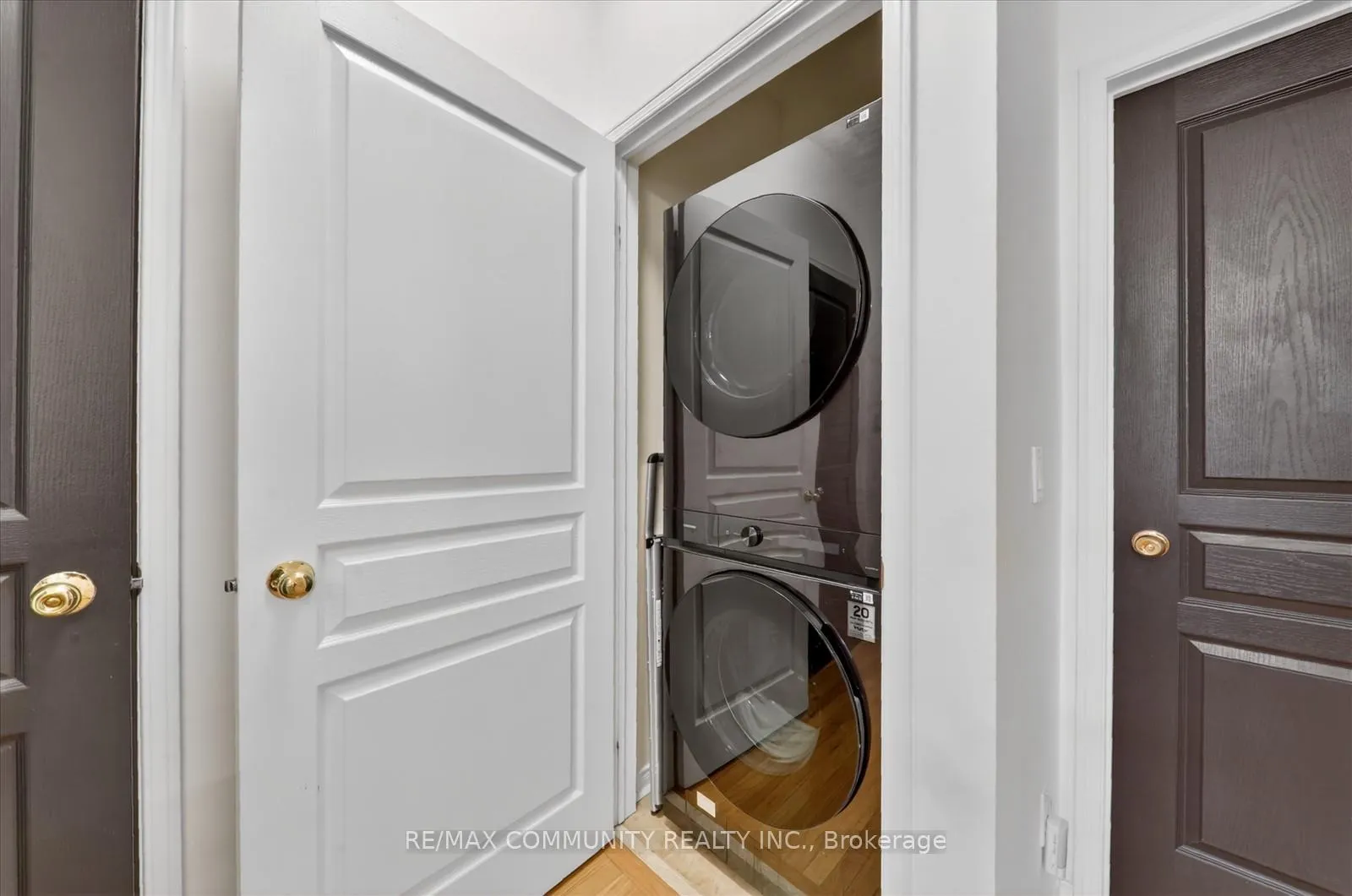 Photo 19 of 25 Loughlin Hill Crescent E, Ajax, Central East — HOMEH