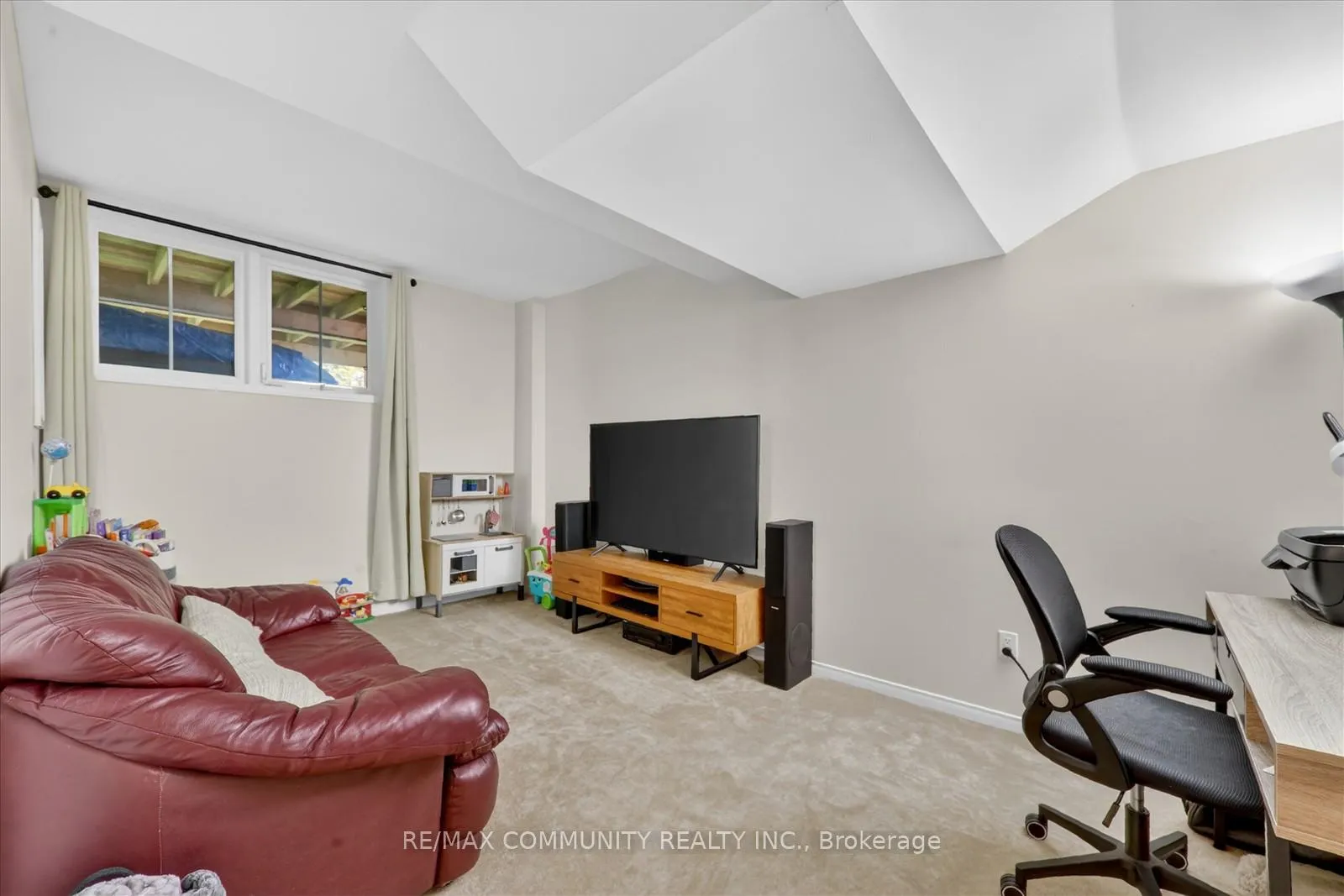 Photo 27 of 25 Loughlin Hill Crescent E, Ajax, Central East — HOMEH