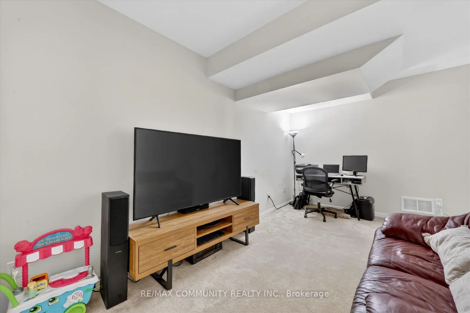 Photo 28 of 25 Loughlin Hill Crescent E, Ajax, Central East — HOMEH