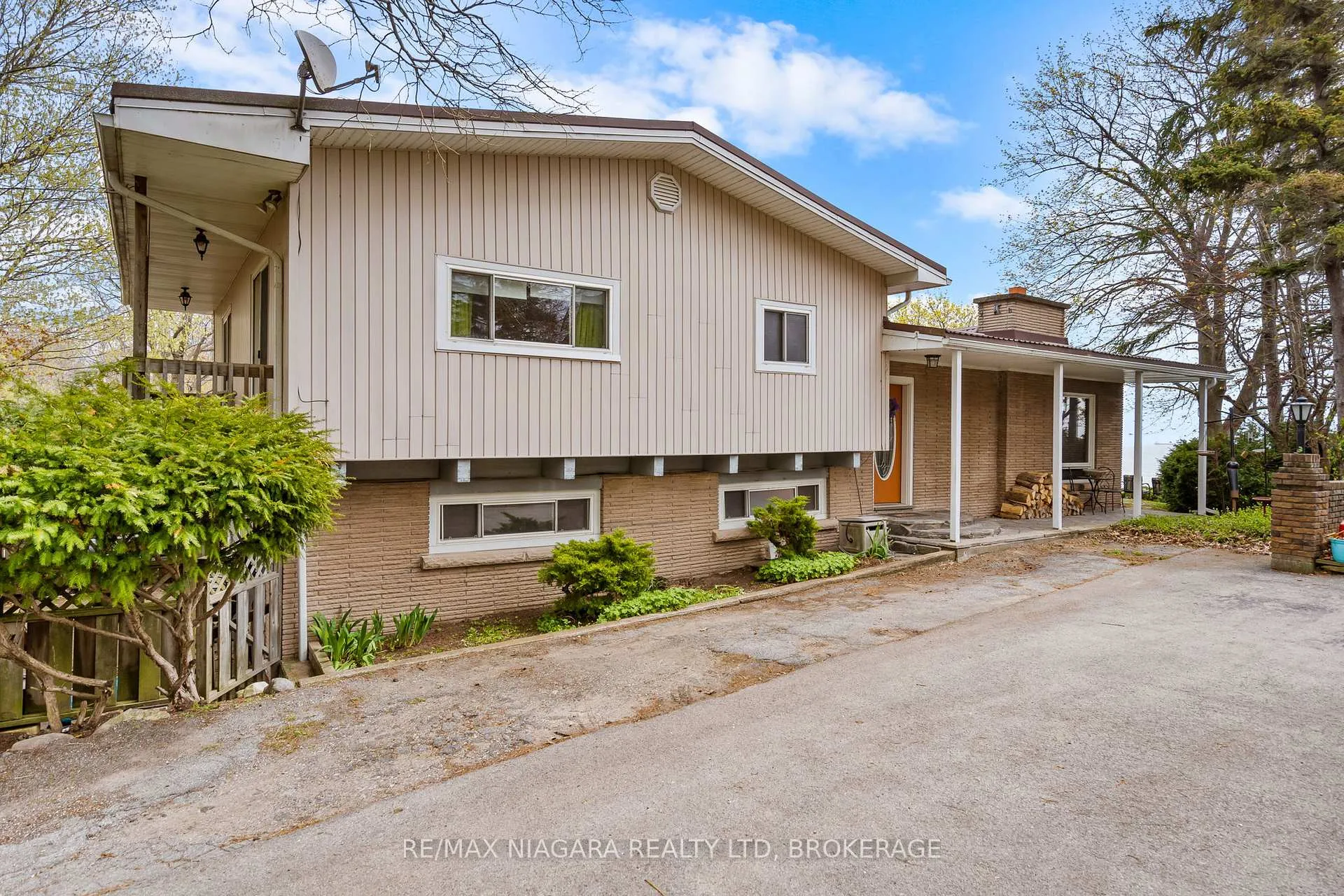 Photo 2 of 10419 Lakeshore Road, Wainfleet, Lakeshore — HOMEH