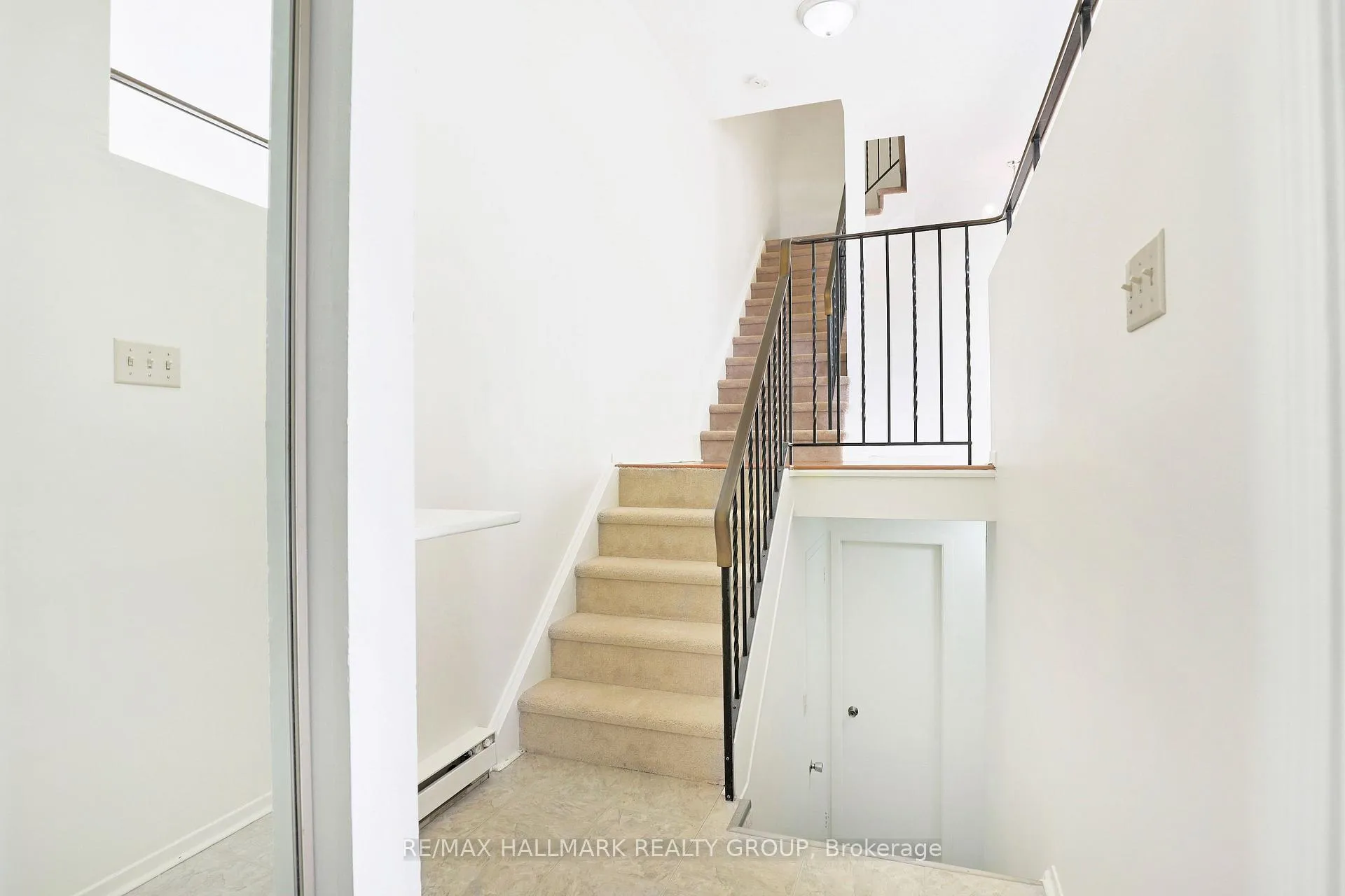 Photo 3 of 137 Renova Private, Ottawa, Riverview Park — HOMEH
