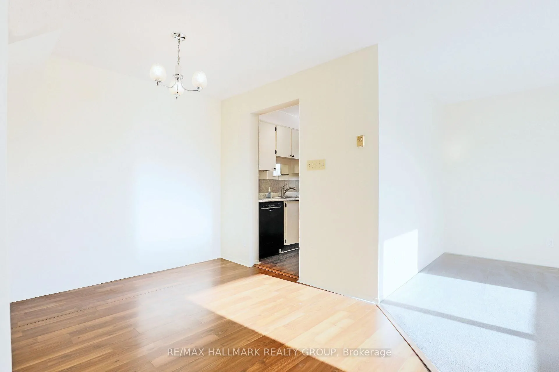 Photo 10 of 137 Renova Private, Ottawa, Riverview Park — HOMEH