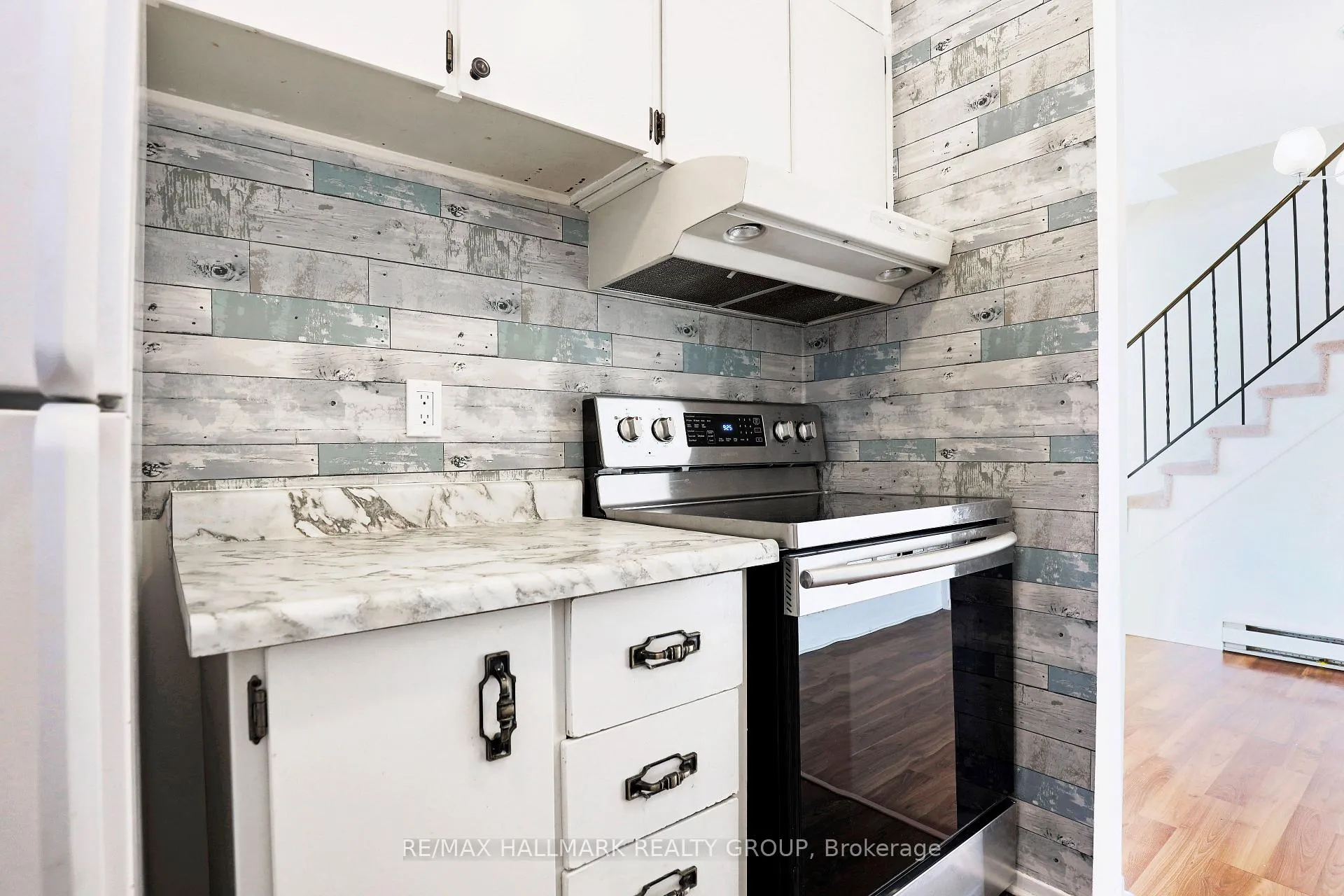 Photo 14 of 137 Renova Private, Ottawa, Riverview Park — HOMEH