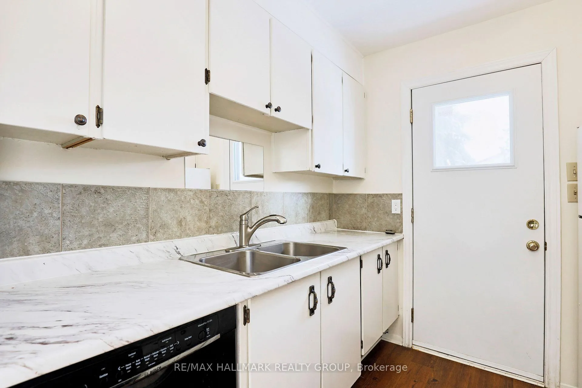 Photo 15 of 137 Renova Private, Ottawa, Riverview Park — HOMEH