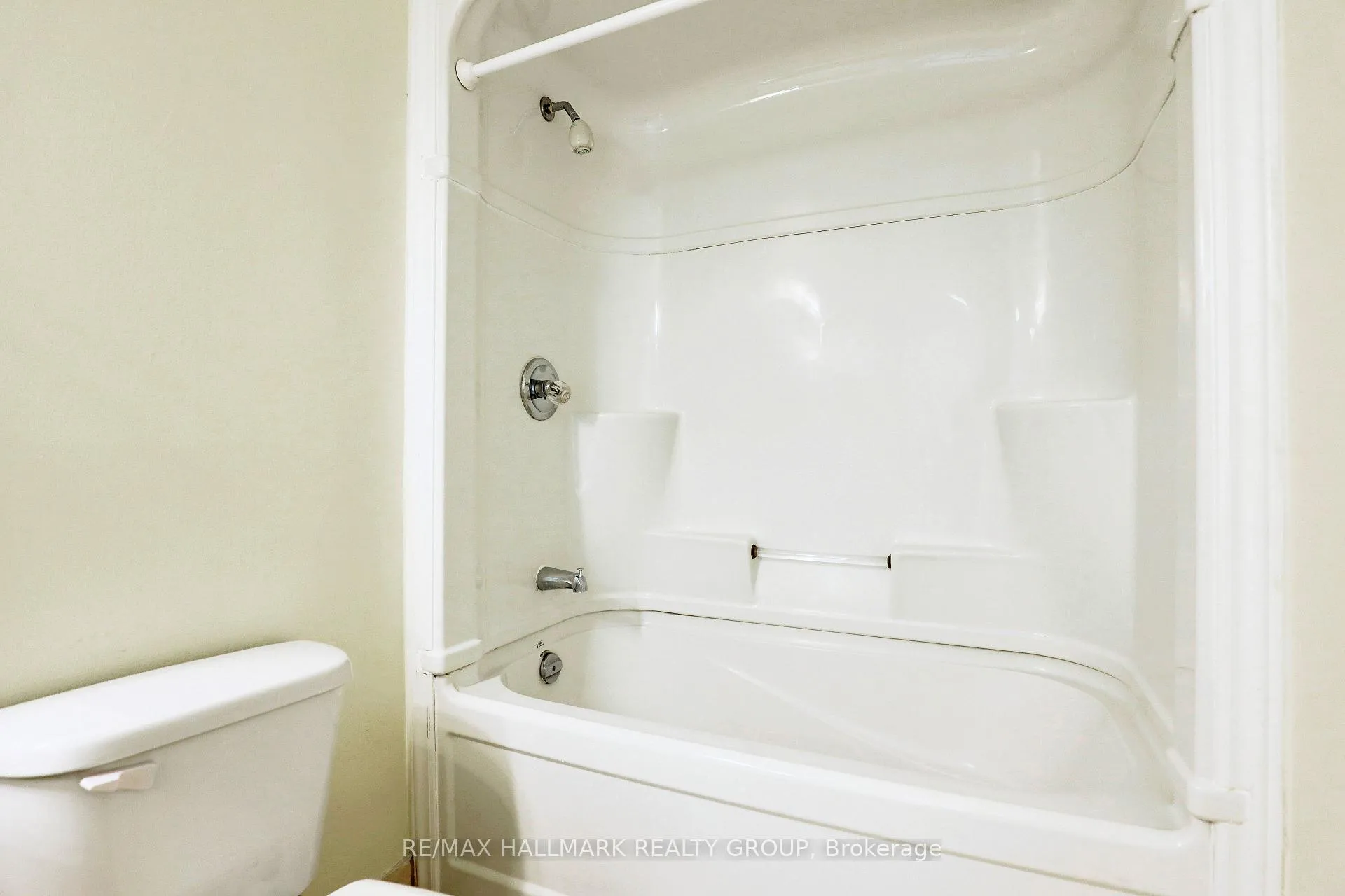 Photo 21 of 137 Renova Private, Ottawa, Riverview Park — HOMEH