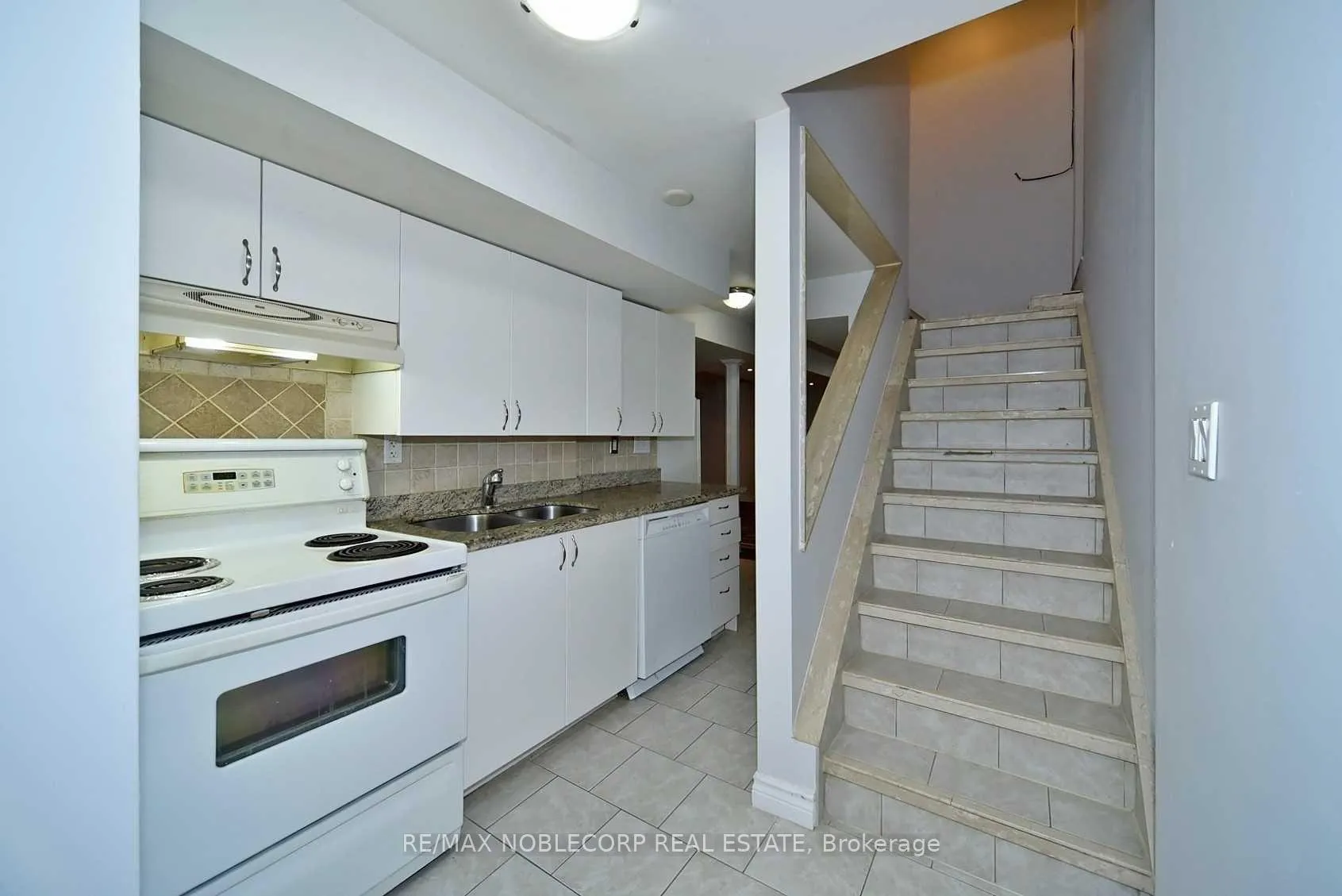 Photo 3 of Unit Basement, 16-103 Foxchase Avenue, Vaughan, East Woodbridge — HOMEH