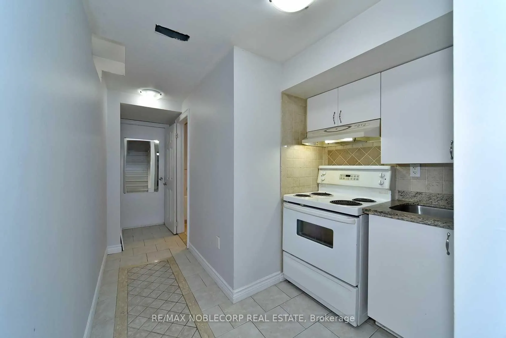 Photo 5 of Unit Basement, 16-103 Foxchase Avenue, Vaughan, East Woodbridge — HOMEH