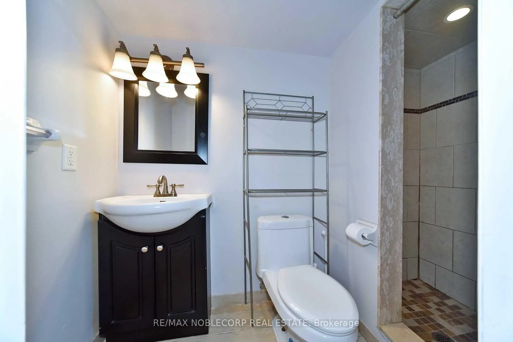 Photo 6 of Unit Basement, 16-103 Foxchase Avenue, Vaughan, East Woodbridge — HOMEH