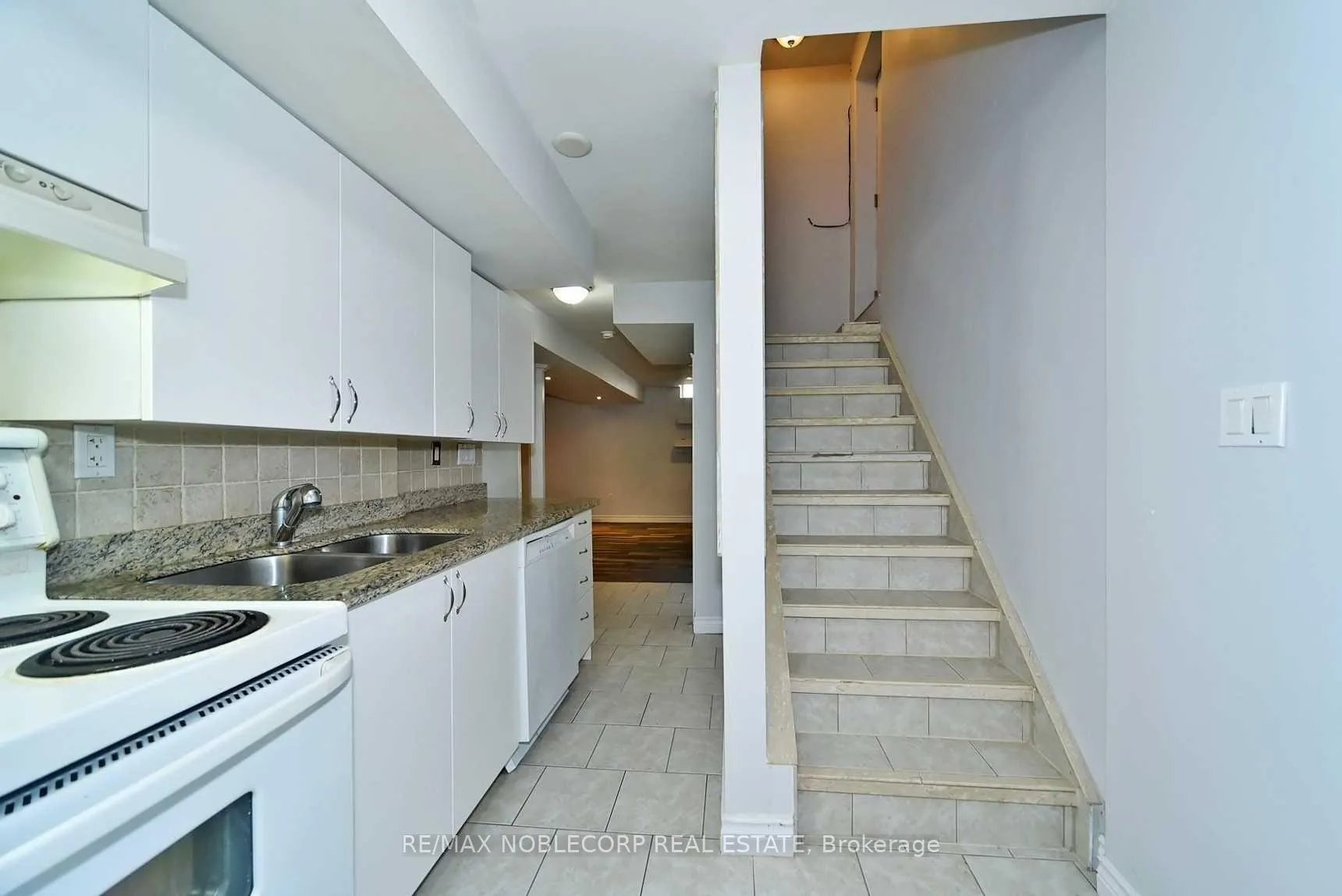 Photo 7 of Unit Basement, 16-103 Foxchase Avenue, Vaughan, East Woodbridge — HOMEH