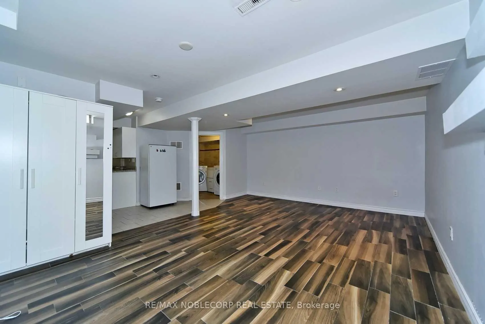 Photo 12 of Unit Basement, 16-103 Foxchase Avenue, Vaughan, East Woodbridge — HOMEH