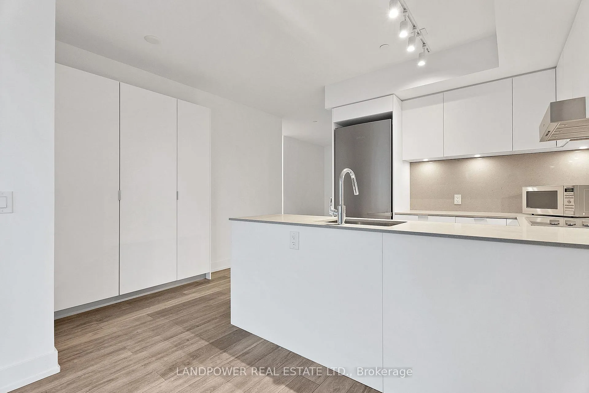 Photo 4 of Unit 1108, 9 Clegg Road, Markham, Unionville — HOMEH