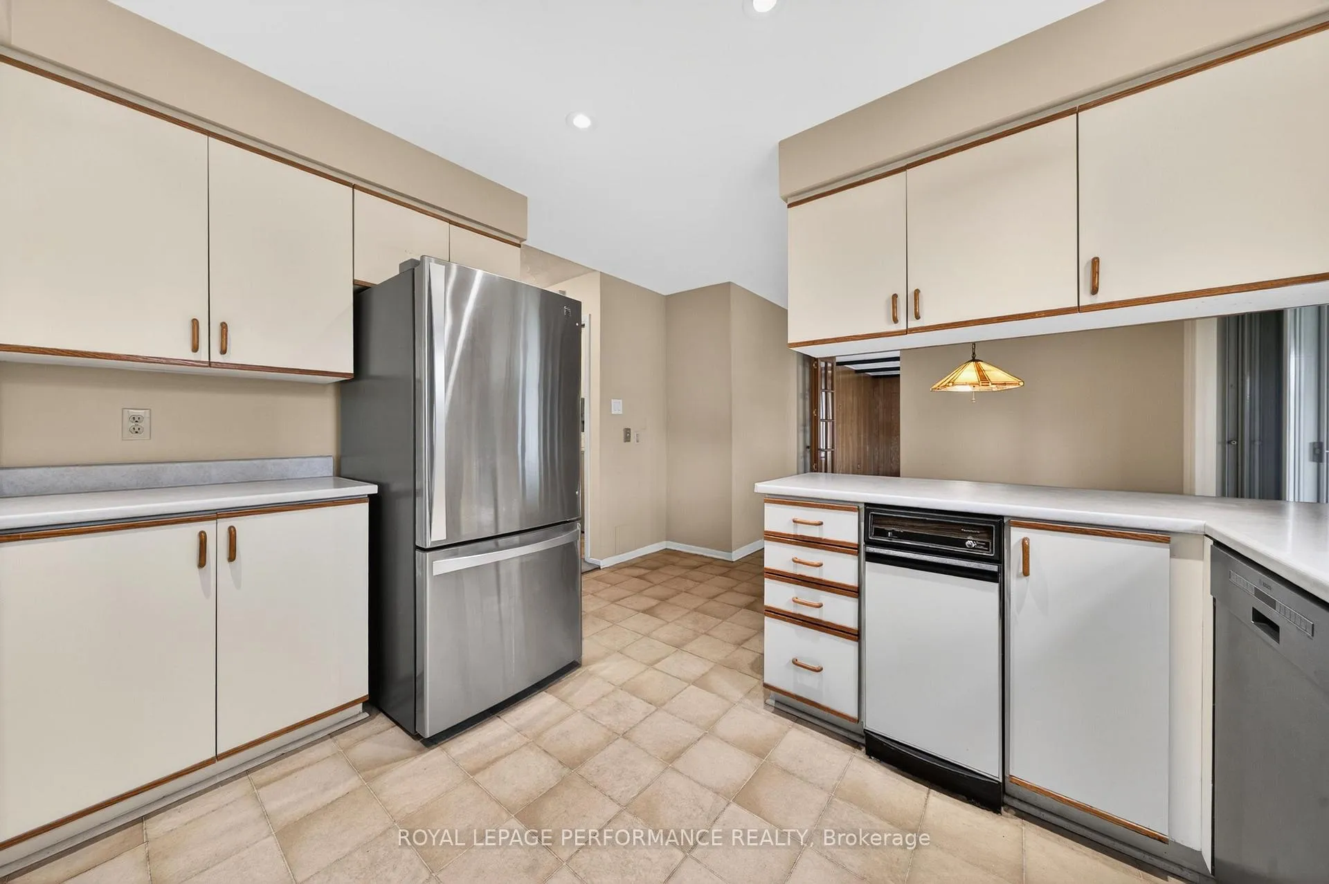 Photo 15 of 1837 Juno Avenue, Ottawa, Guildwood Estates - Urbandale Acres — HOMEH