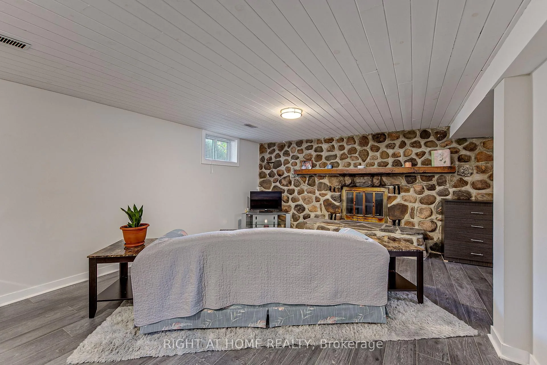 Photo 2 of Unit Basement, 148 Riverglen Drive, Georgina, Keswick South — HOMEH