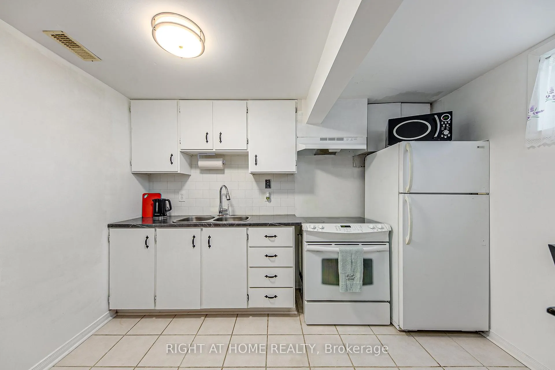 Photo 9 of Unit Basement, 148 Riverglen Drive, Georgina, Keswick South — HOMEH