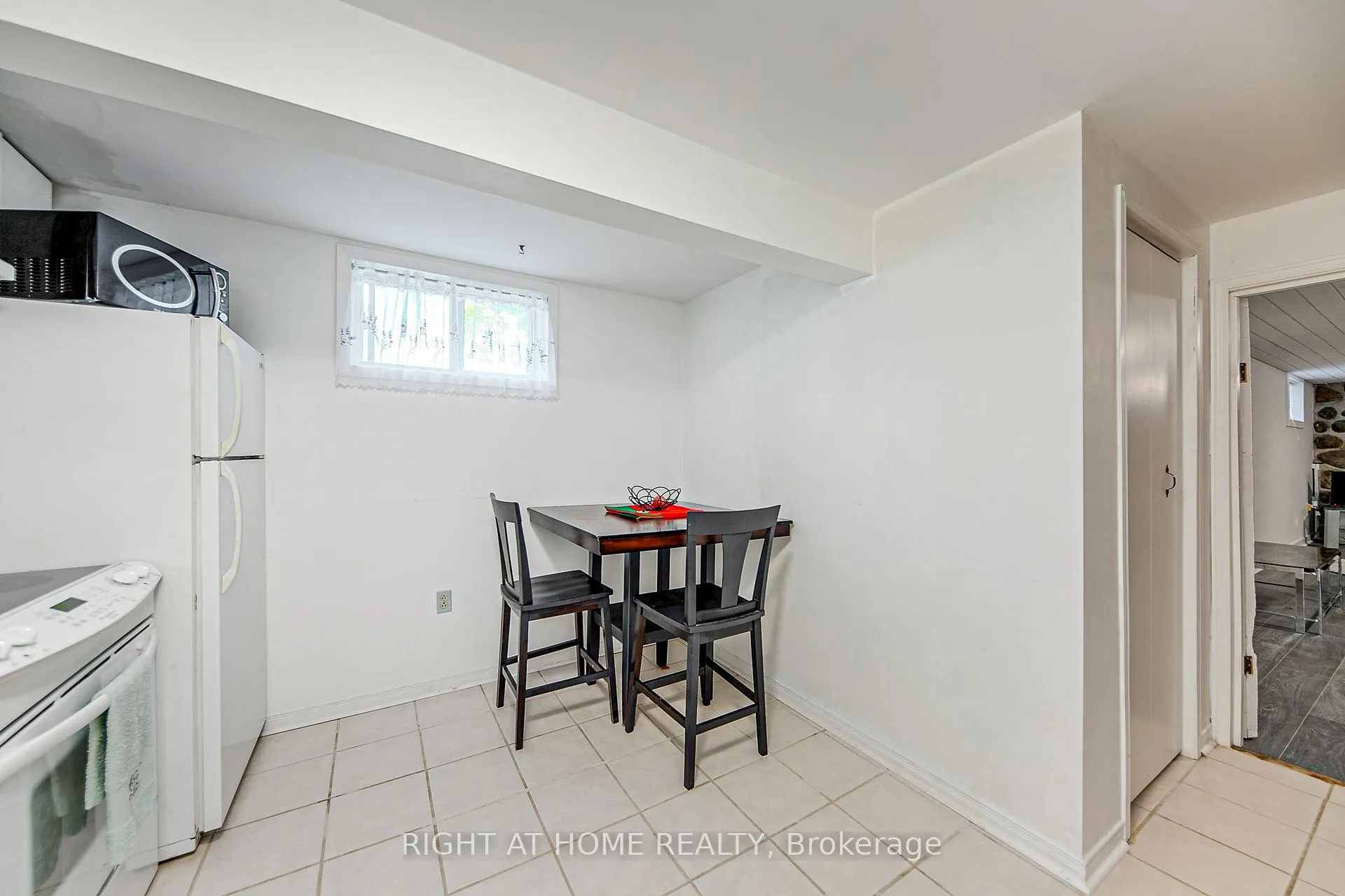Photo 10 of Unit Basement, 148 Riverglen Drive, Georgina, Keswick South — HOMEH