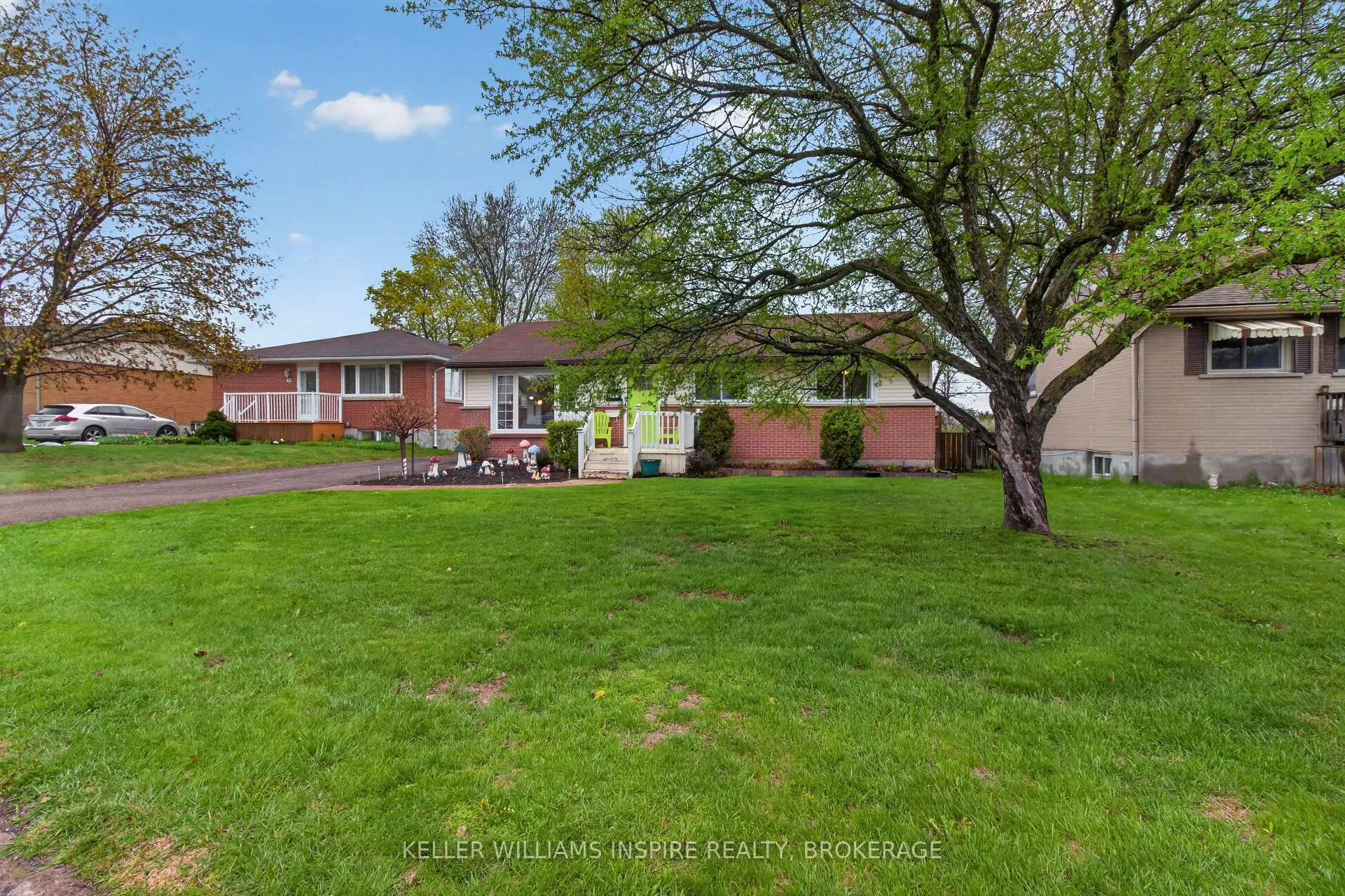 Photo 2 of 66 Manor Drive, Brockville — HOMEH