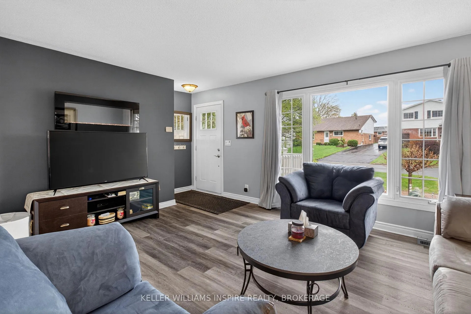 Photo 5 of 66 Manor Drive, Brockville — HOMEH