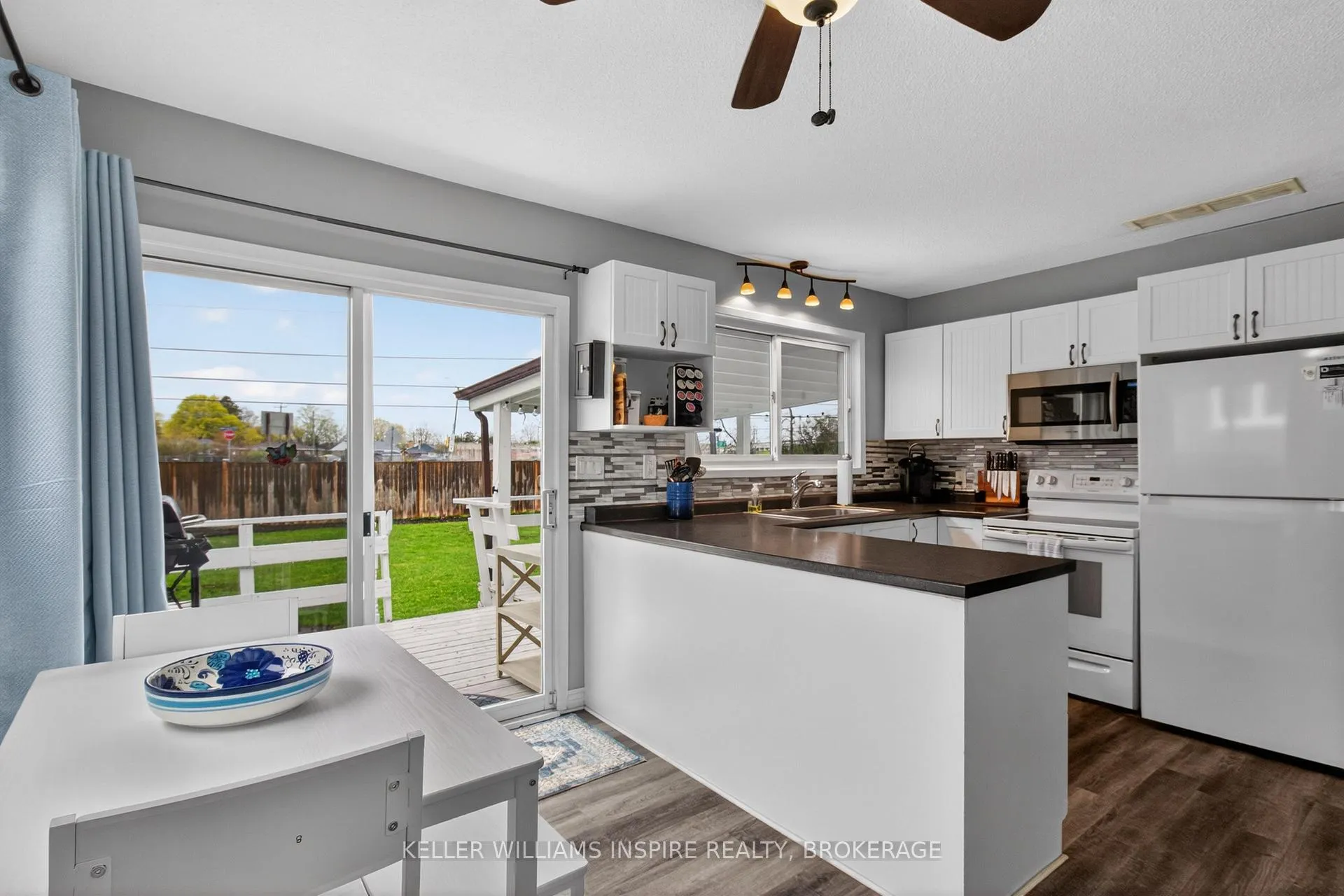Photo 10 of 66 Manor Drive, Brockville — HOMEH