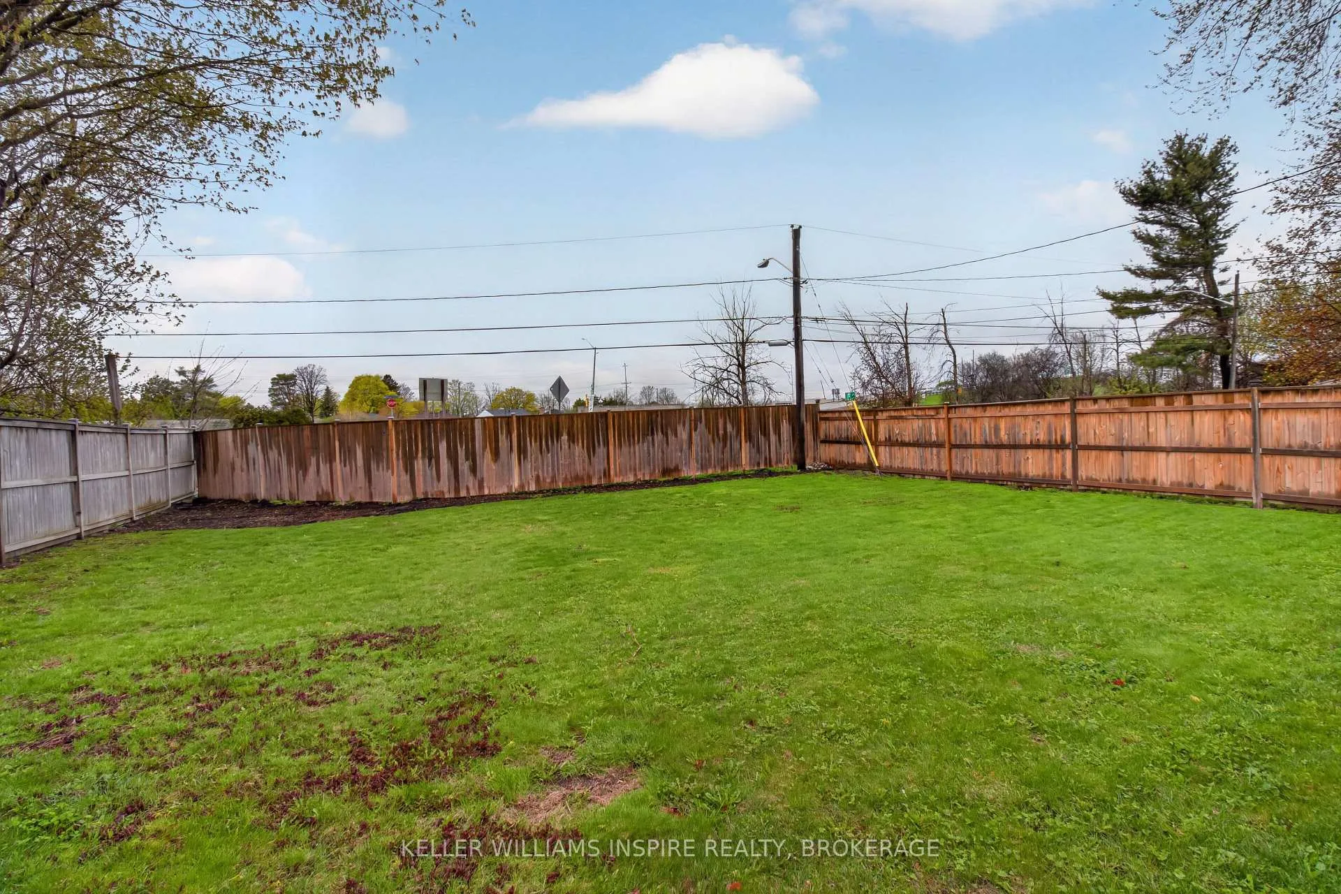 Photo 24 of 66 Manor Drive, Brockville — HOMEH